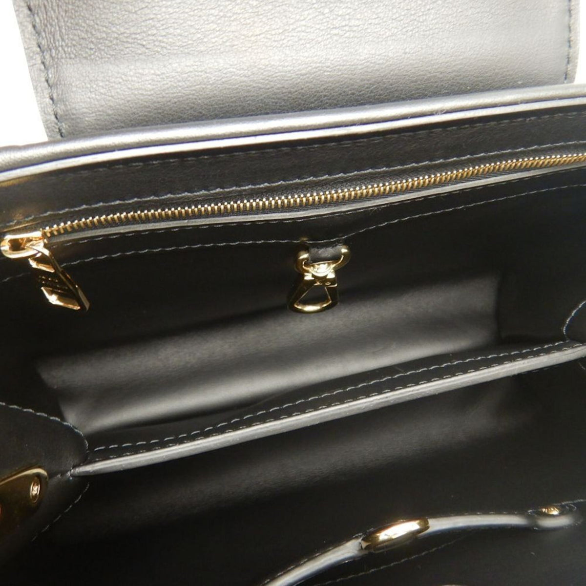 Louis Vuitton Noir Leather Handbag (Pre-Owned)