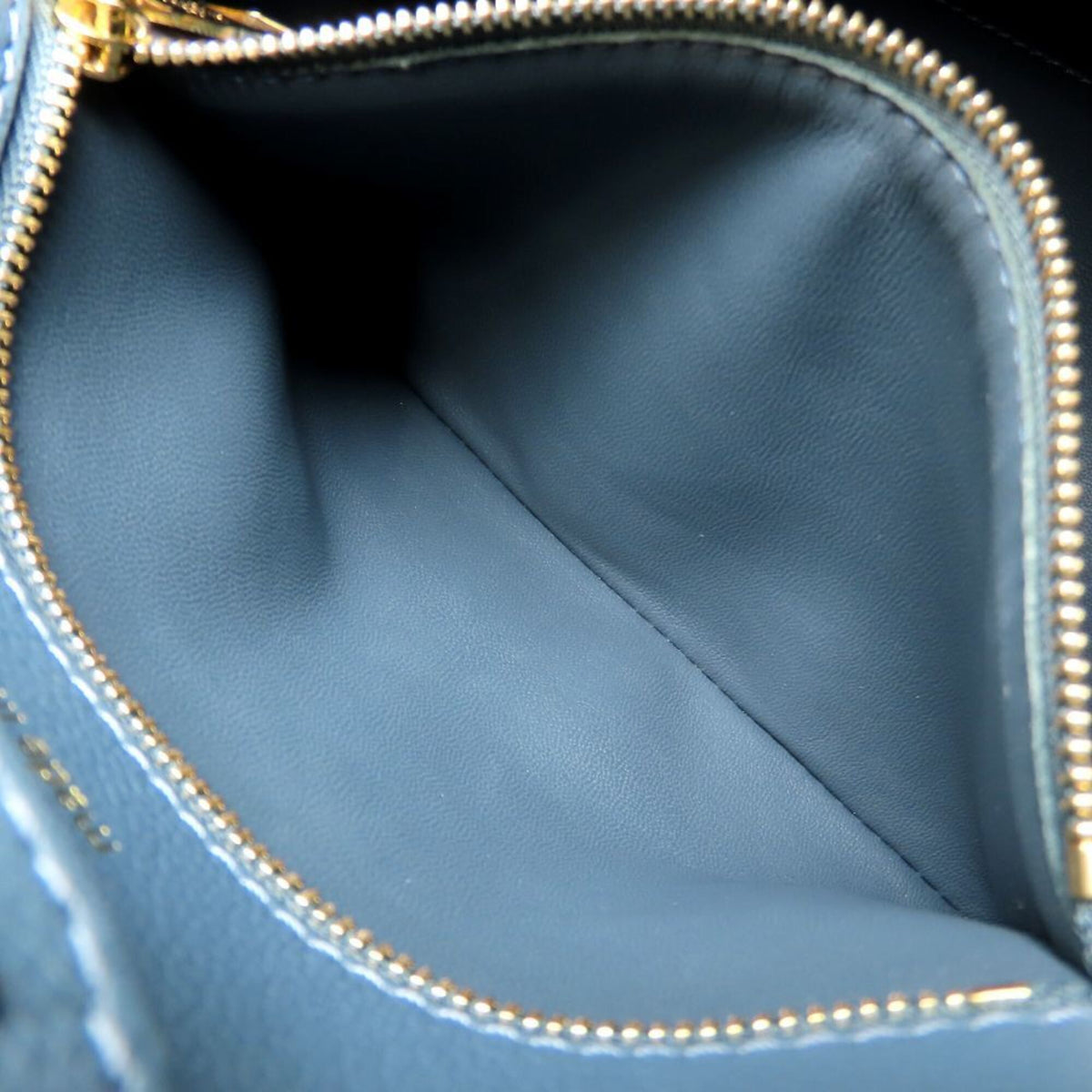 Louis Vuitton Blue Handbag (Pre-Owned)