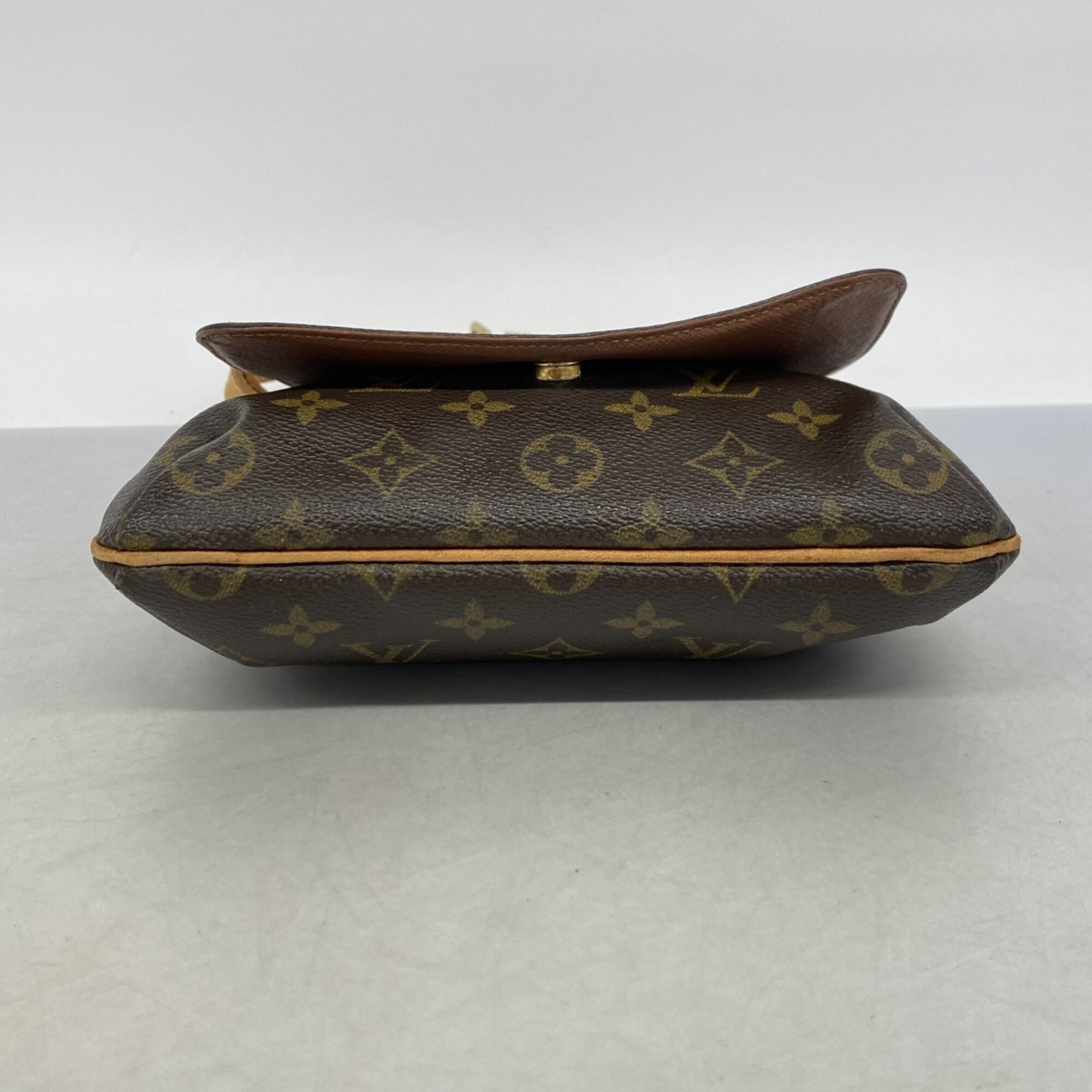 Louis Vuitton Brown Shoulder Bag (Pre-Owned)