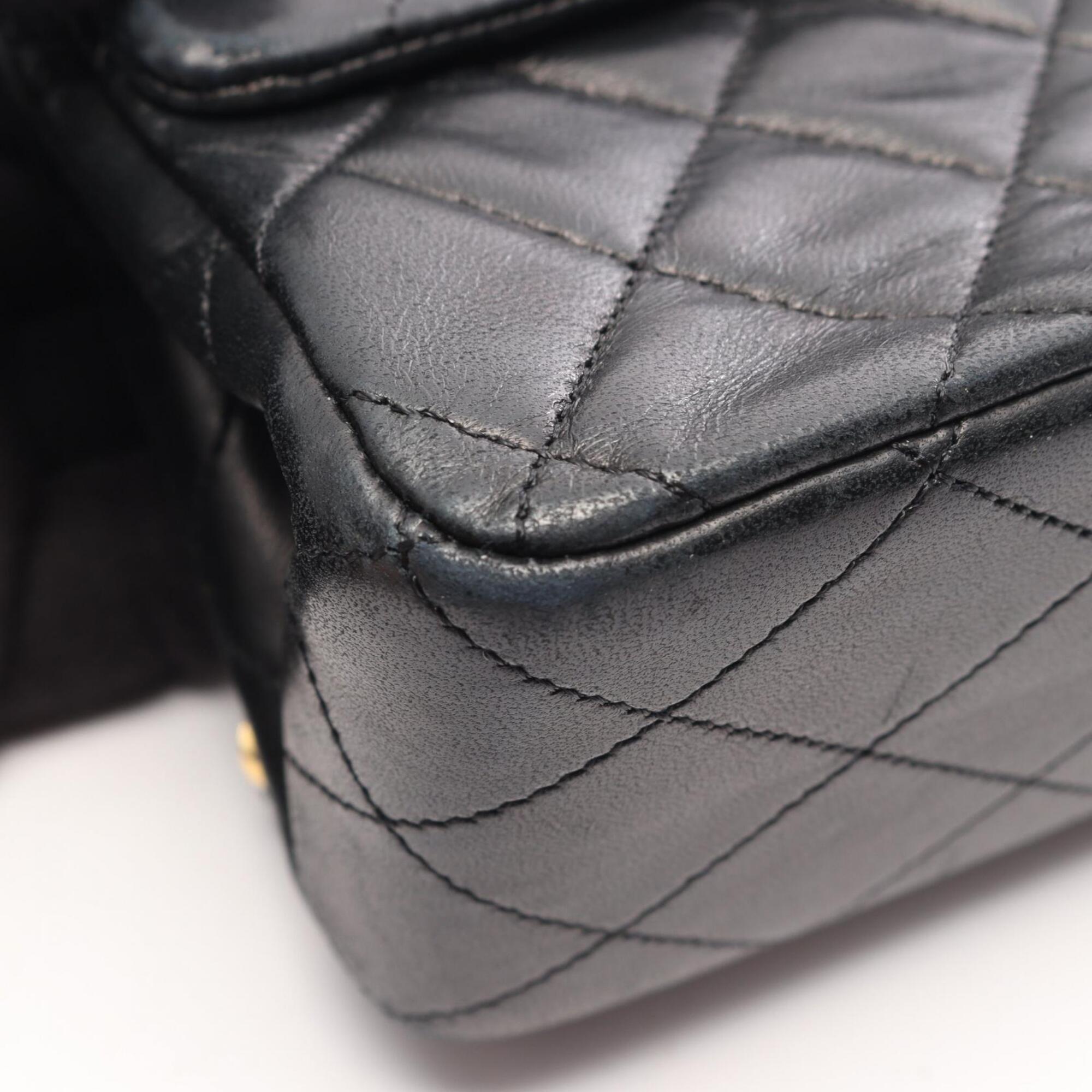 Chanel Black Leather Handbag Shoulder Bag (Pre-Owned)