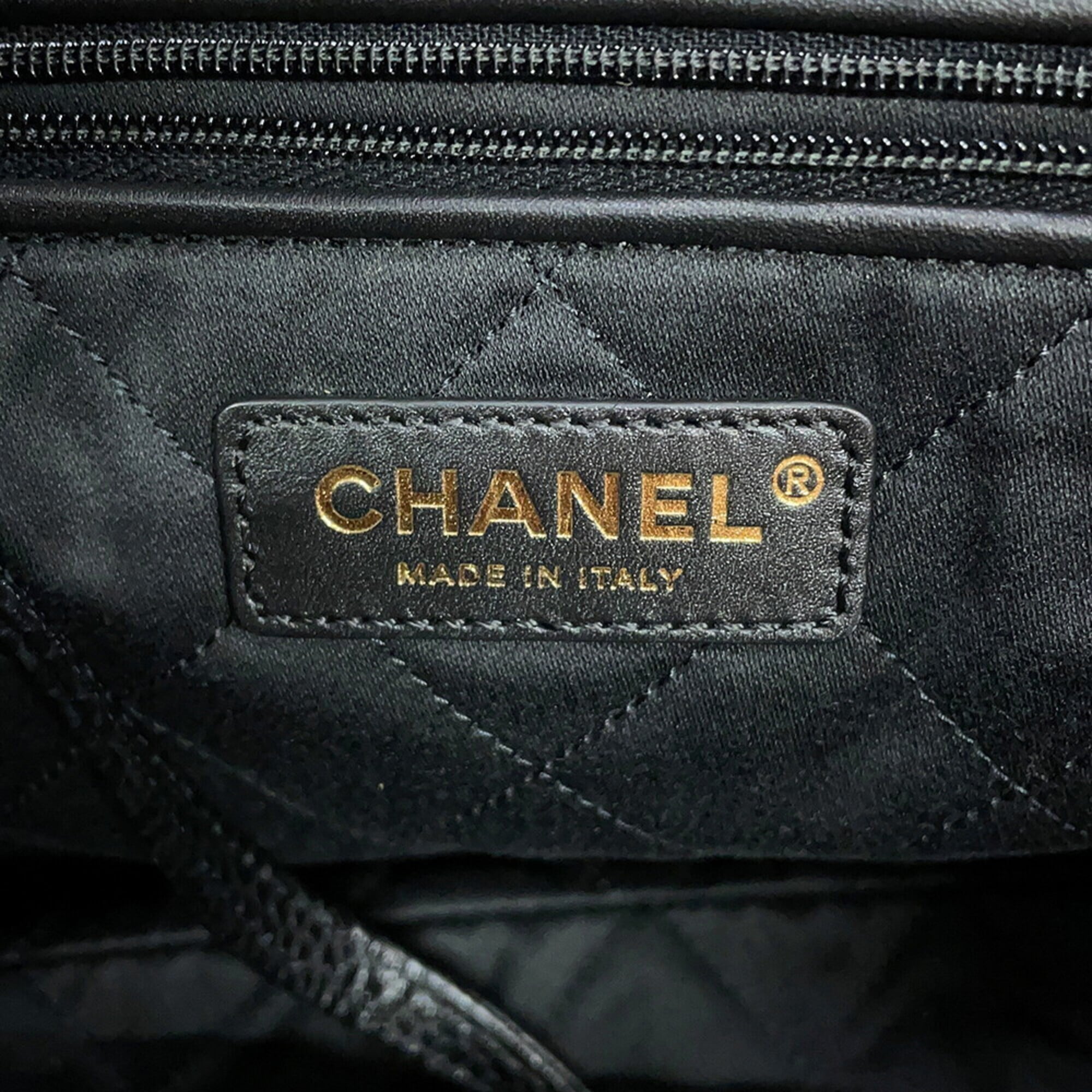 Chanel Matelasse Black Grained Calfskin Handbag (Pre-Owned)
