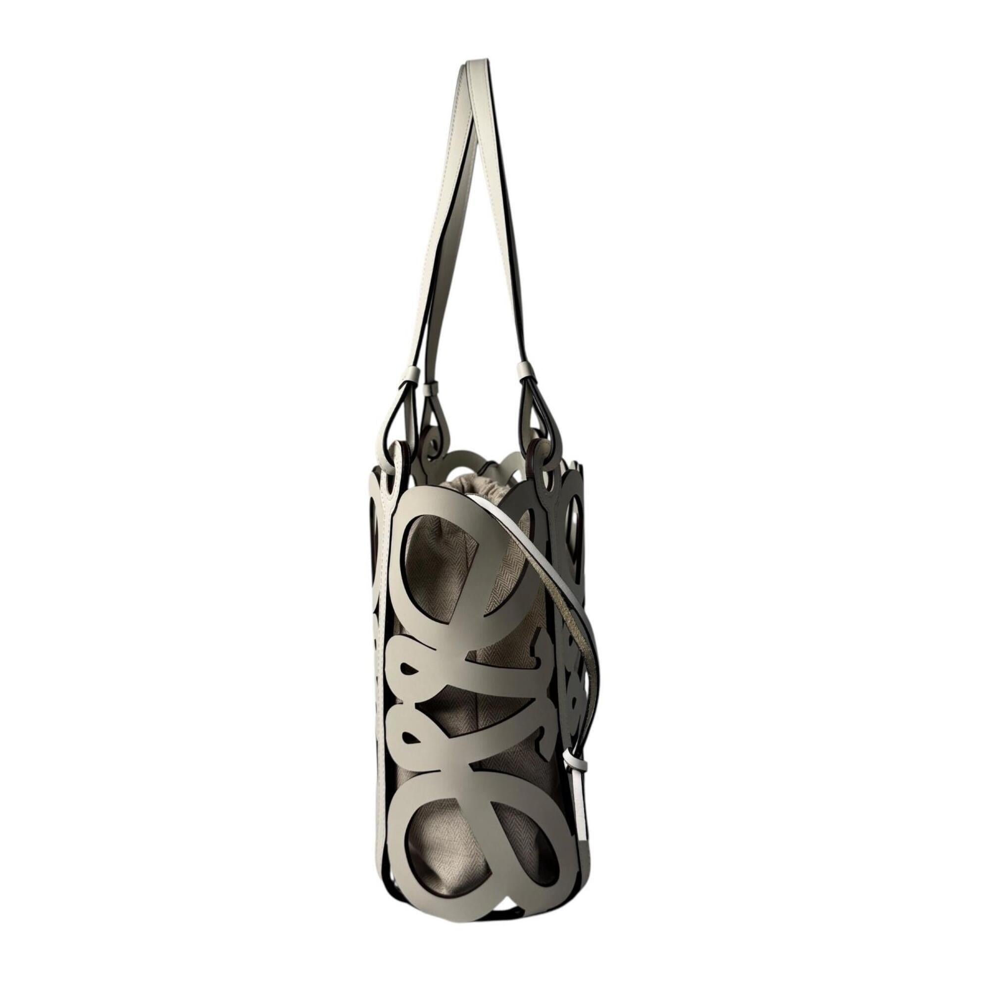 Loewe White Leather Tote Bag (Pre-Owned)