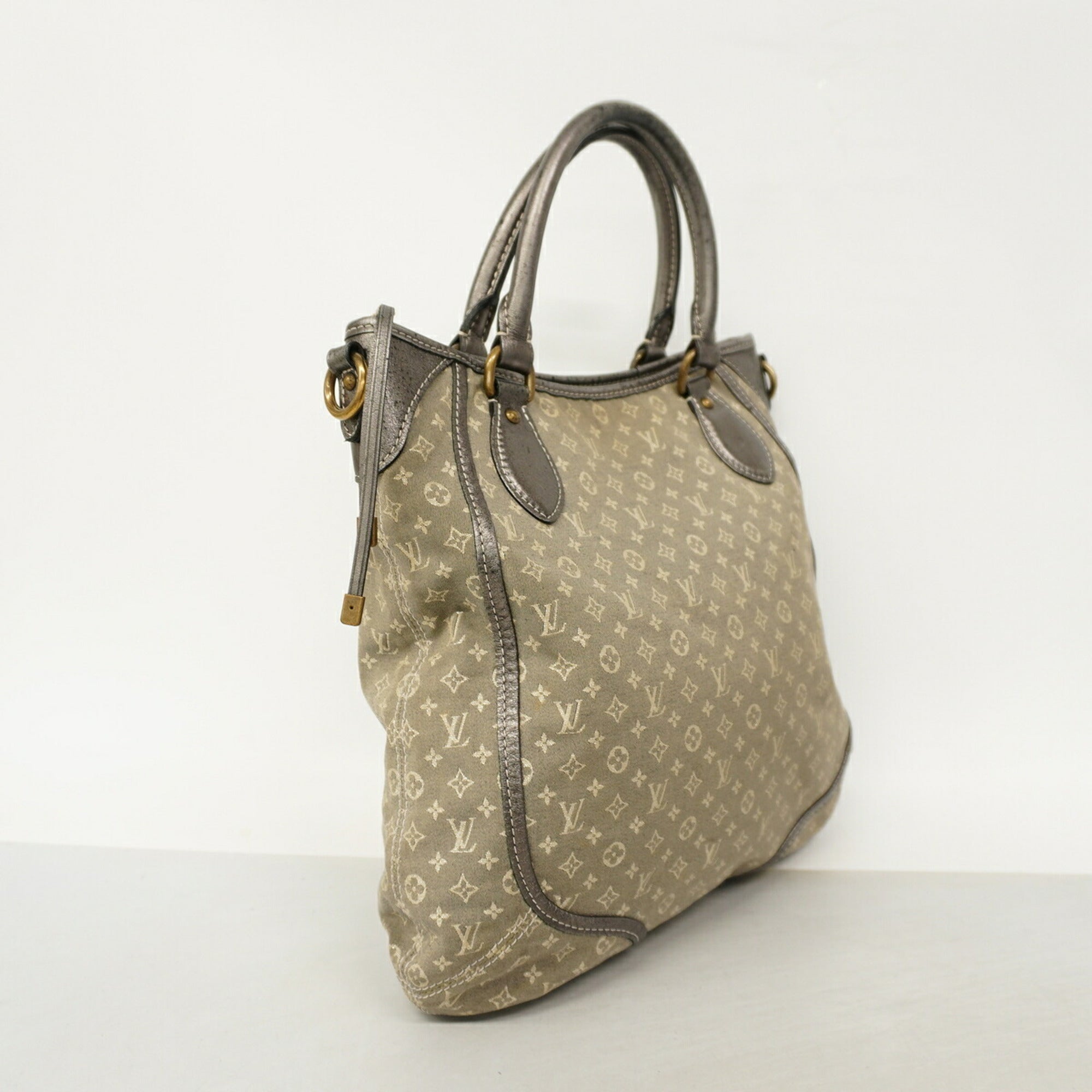 Louis Vuitton Gray Handbag (Pre-Owned)