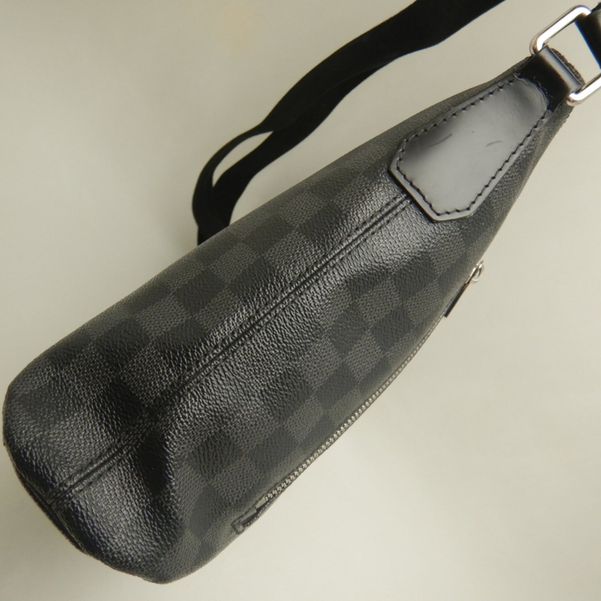 Louis Vuitton Noir Damier Canvas Shoulder Bag (Pre-Owned)