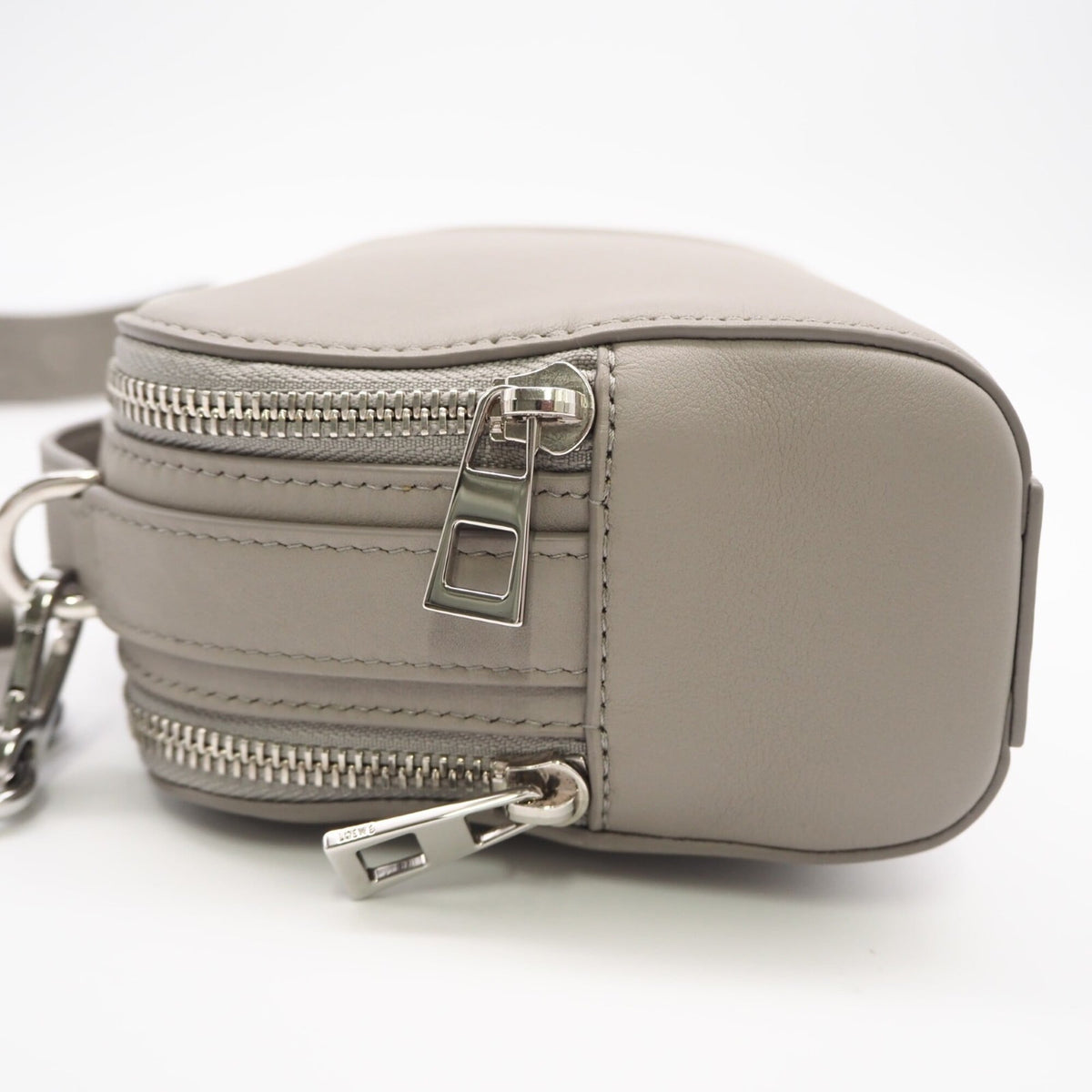 Loewe Gray Leather Shoulder Bag (Pre-Owned)