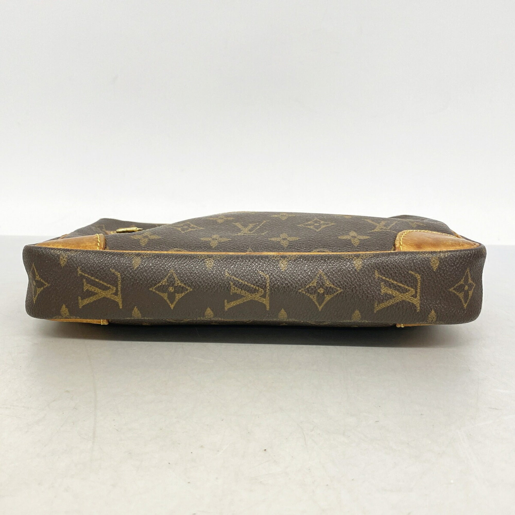 Louis Vuitton Brown Clutch Bag (Pre-Owned)