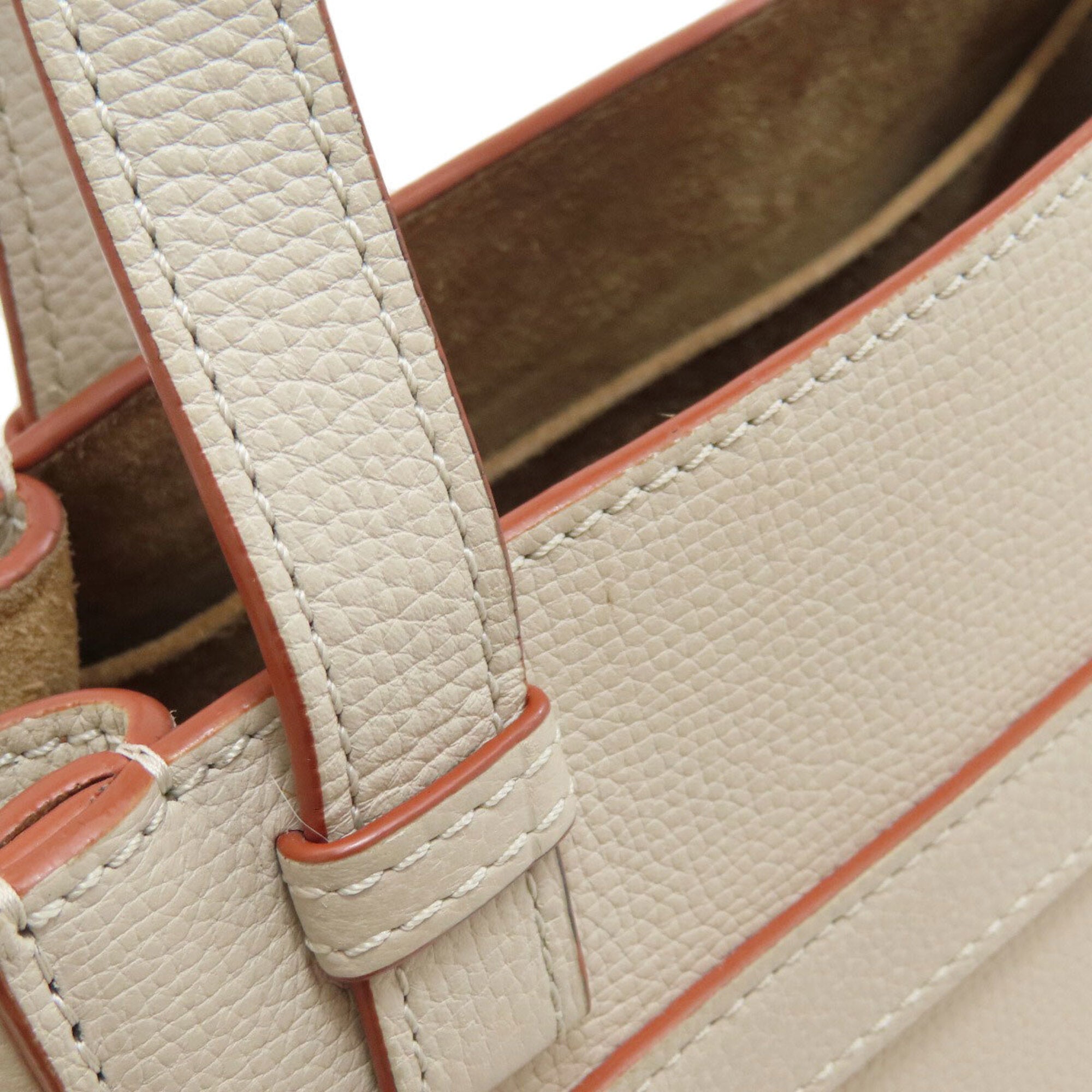 Loewe Cream Leather Handbag (Pre-Owned)