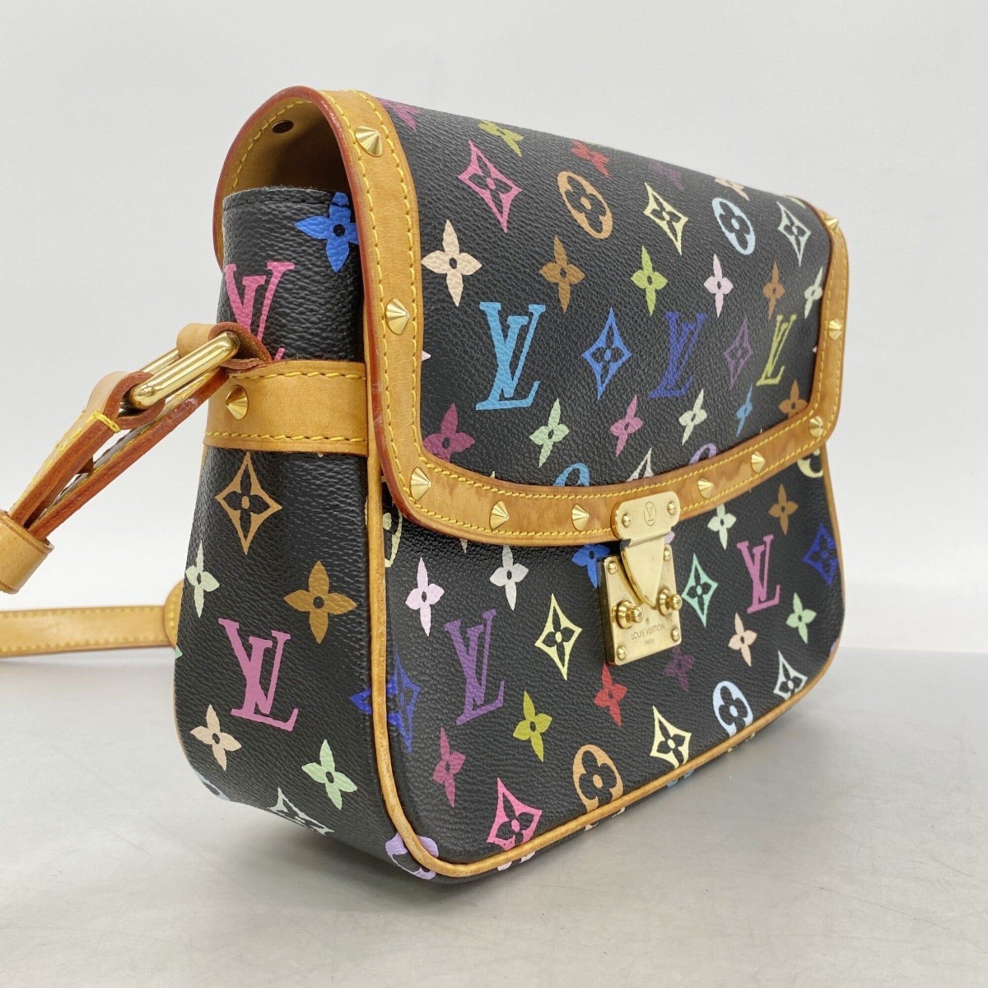 Louis Vuitton Noir Shoulder Bag (Pre-Owned)