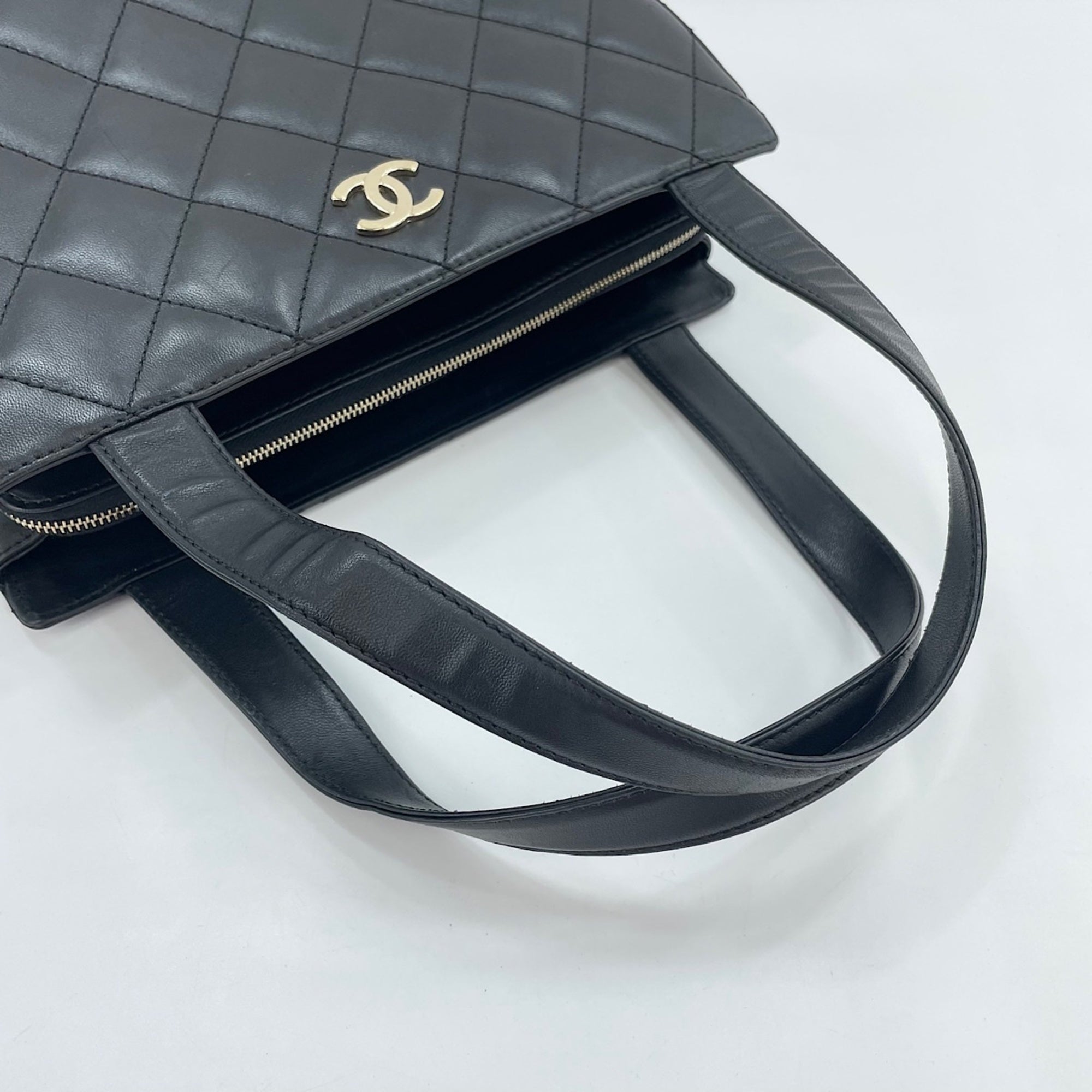 Chanel Black Handbag (Pre-Owned)