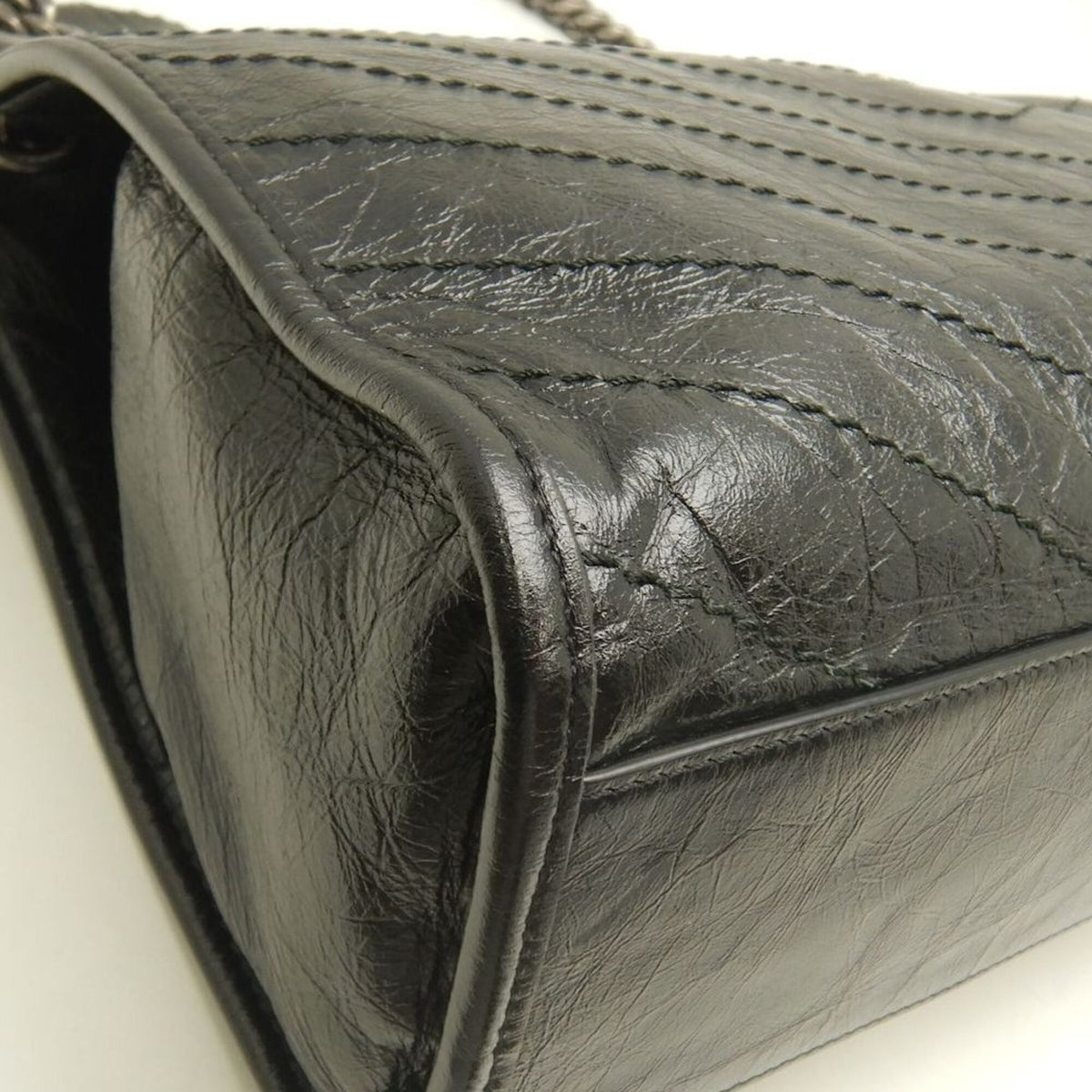 Saint Laurent Black Leather Shoulder Bag (Pre-Owned)