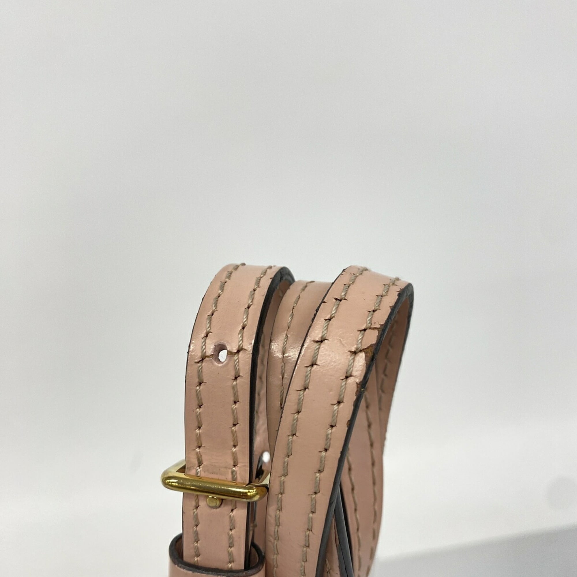 Louis Vuitton Rose Ballerine Handbag (Pre-Owned)
