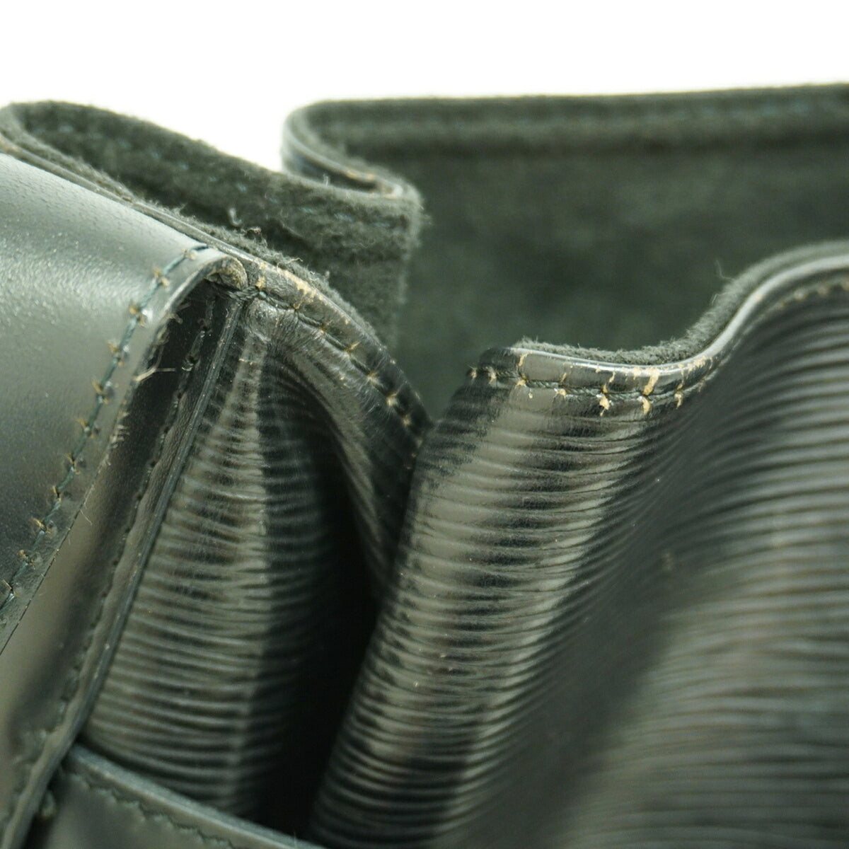 Louis Vuitton Noir Shoulder Bag (Pre-Owned)