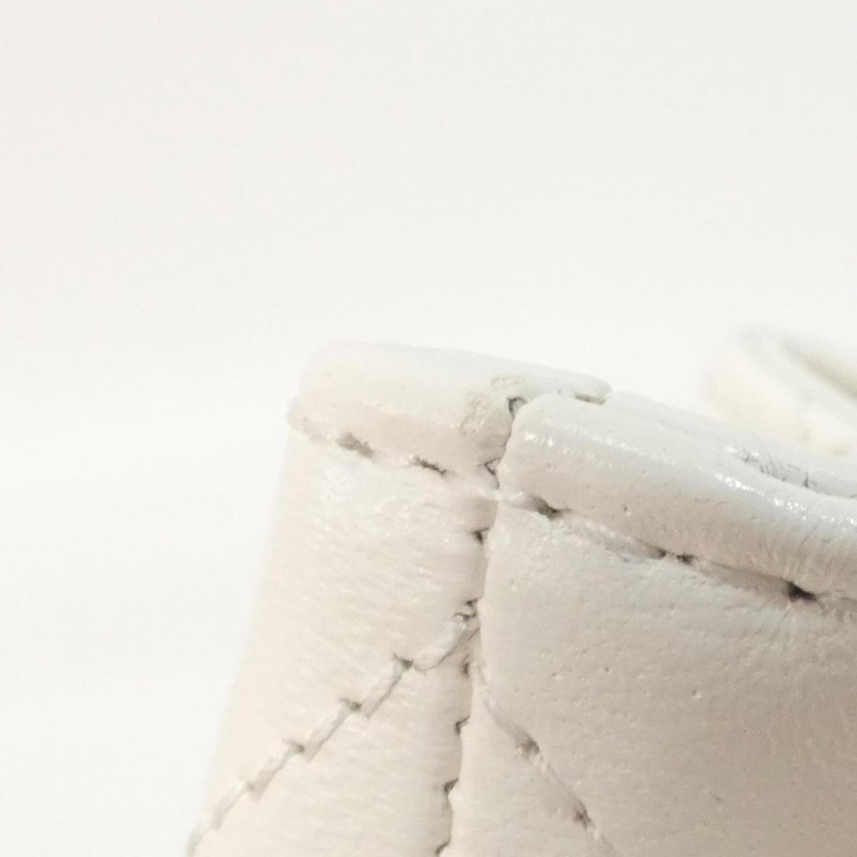 Chanel White Leather Backpack (Pre-Owned)