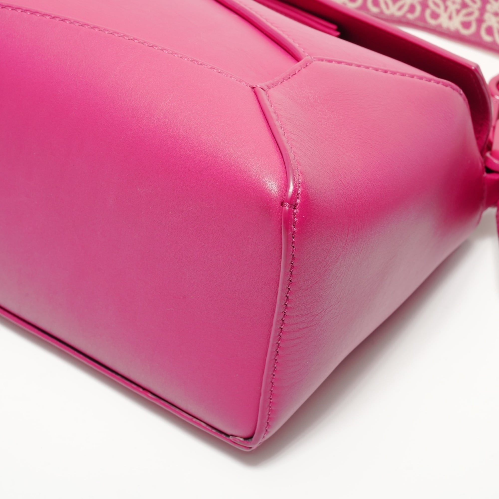 Loewe Puzzle Pink Leather Shoulder Bag (Pre-Owned)