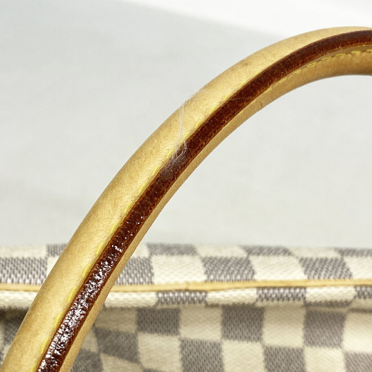 Louis Vuitton White Handbag (Pre-Owned)