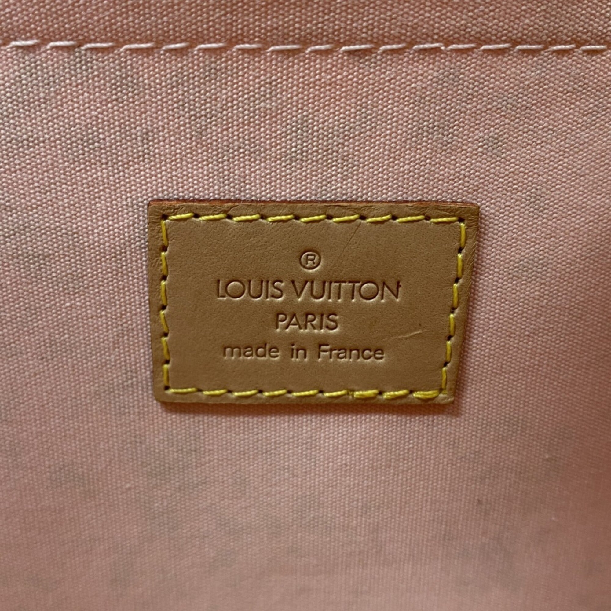 Louis Vuitton Pink Shoulder Bag (Pre-Owned)