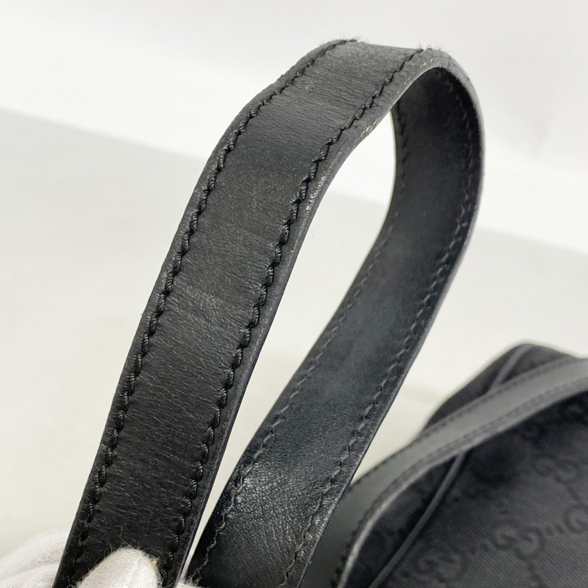 Gucci Black Canvas Shoulder Bag (Pre-Owned)