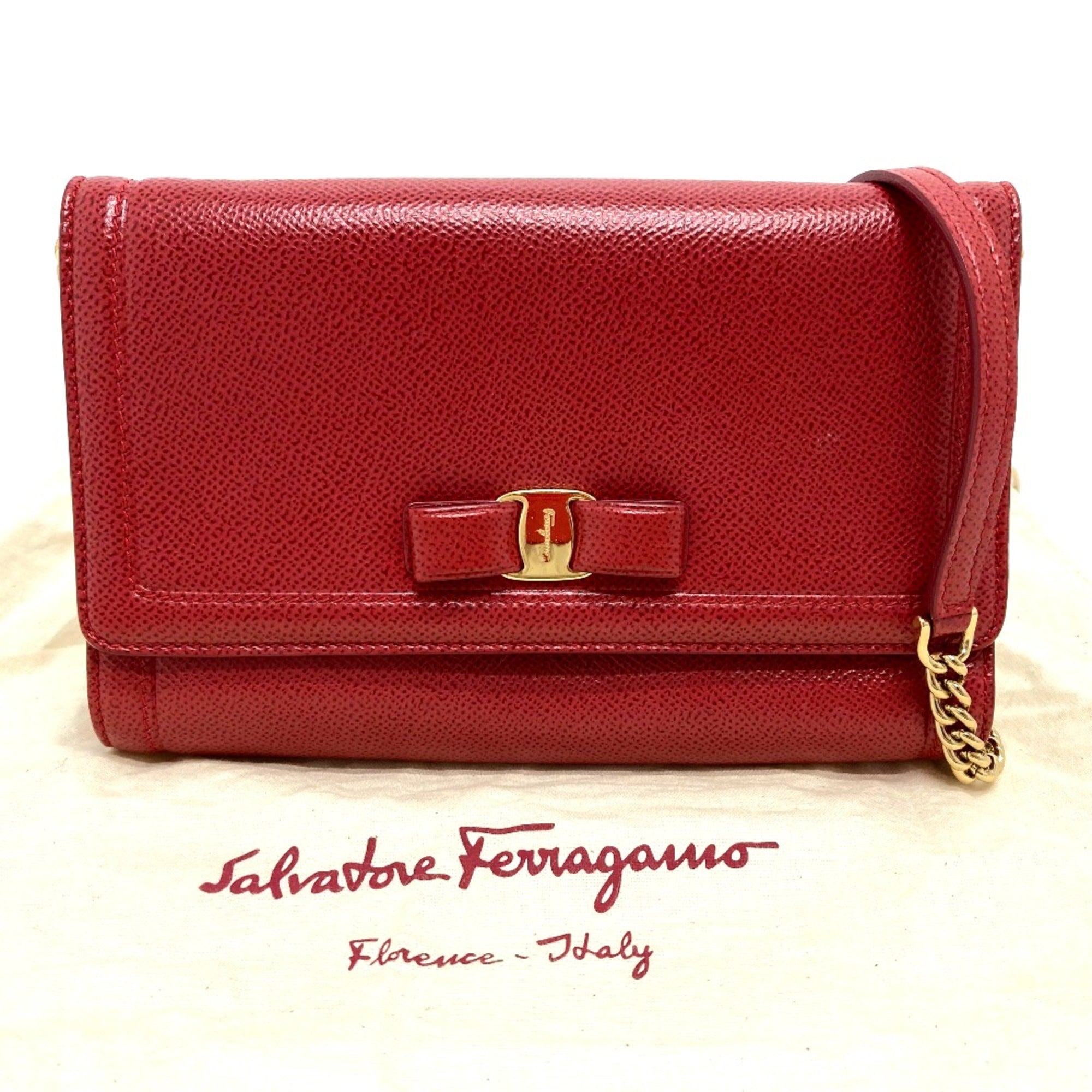 Salvatore Ferragamo Red Leather Shoulder Bag (Pre-Owned)