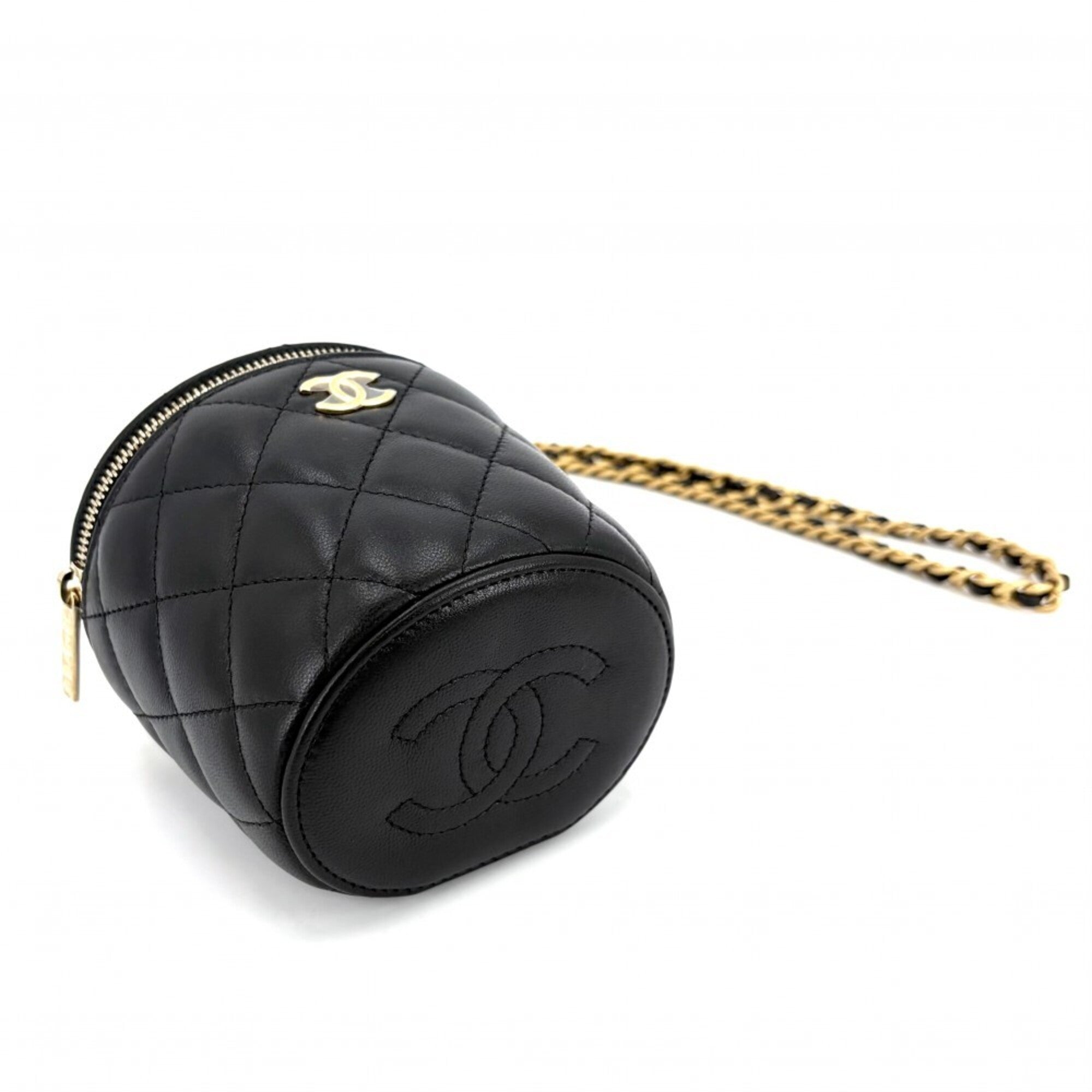 Chanel Matelasse Black Leather Shoulder Bag (Pre-Owned)