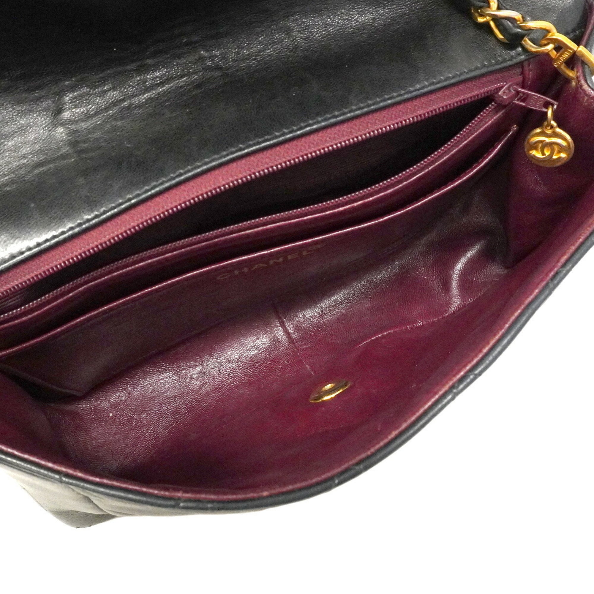 Chanel Black Leather Shoulder Bag (Pre-Owned)