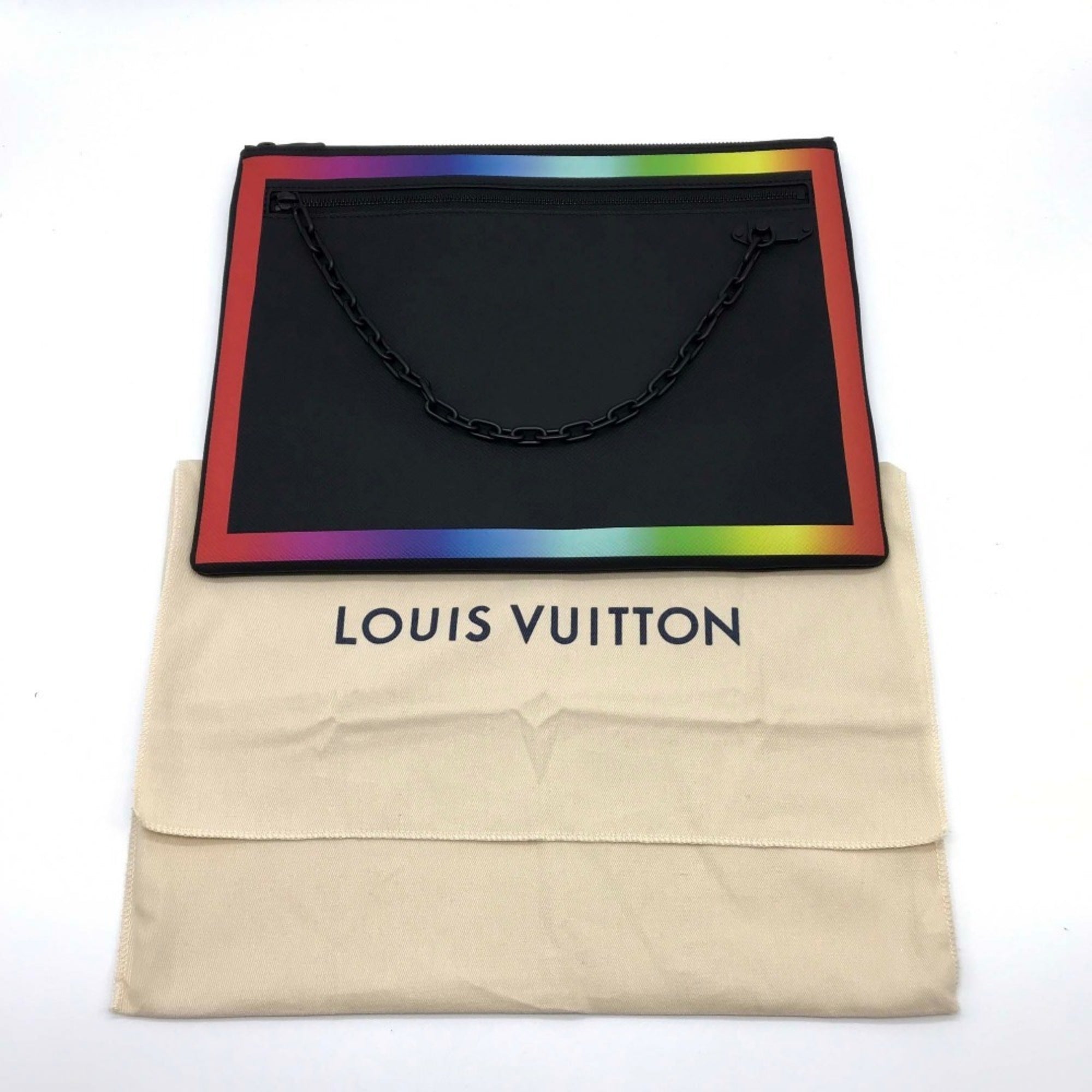 Louis Vuitton Noir Taiga Leather Clutch Bag (Pre-Owned)