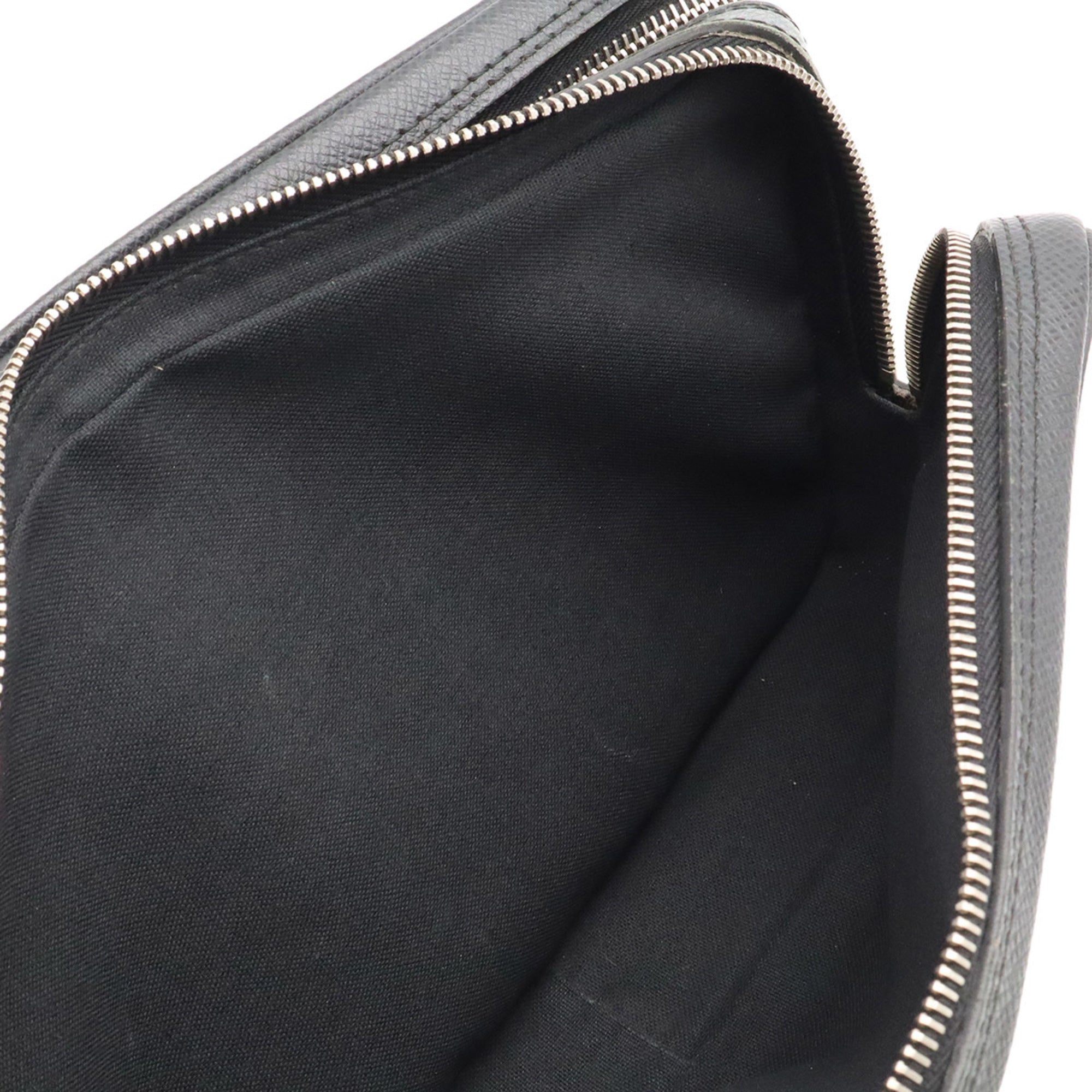 Louis Vuitton Taiga Ardoise Taiga Leather Clutch Bag (Pre-Owned)