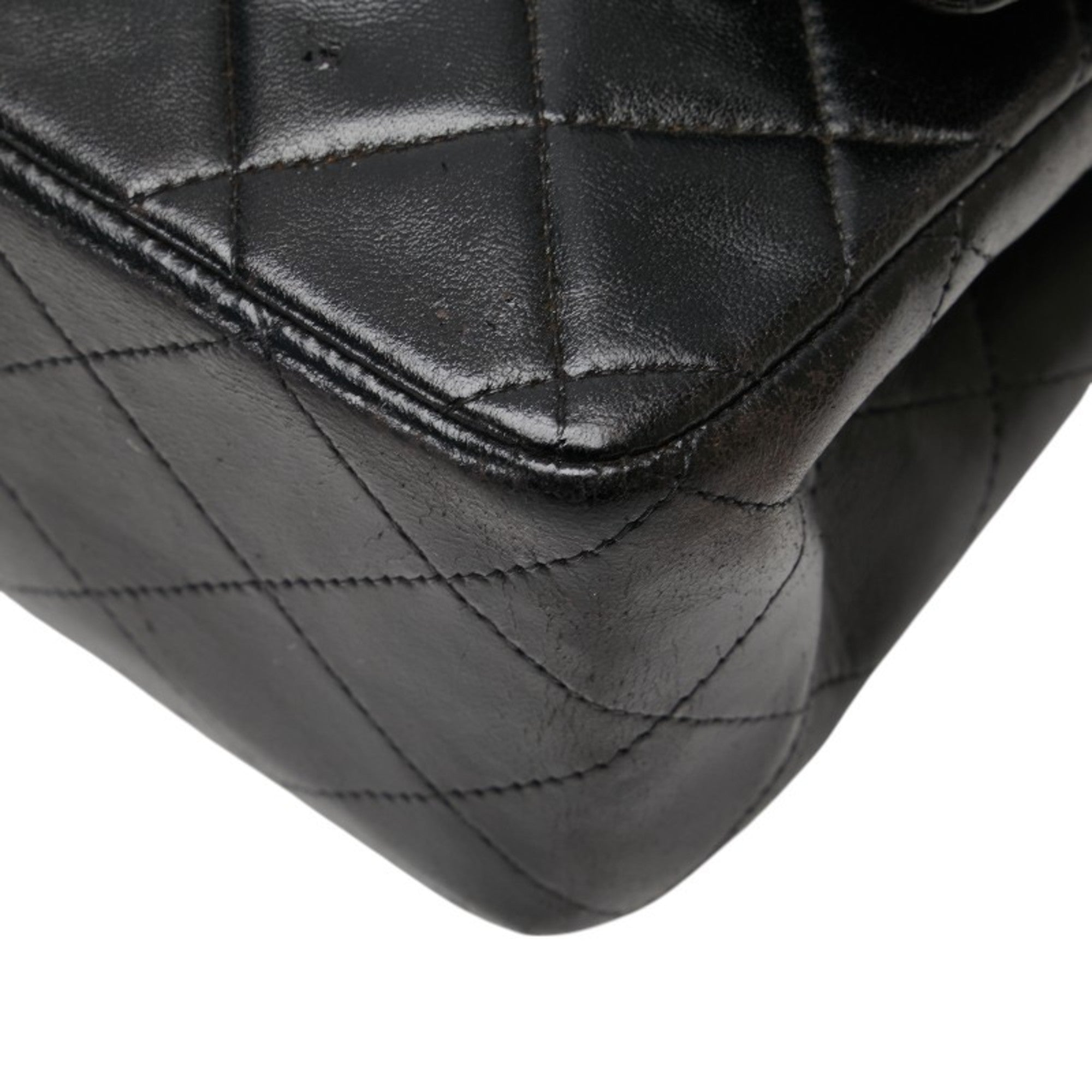 Chanel Black Leather Shoulder Bag (Pre-Owned)
