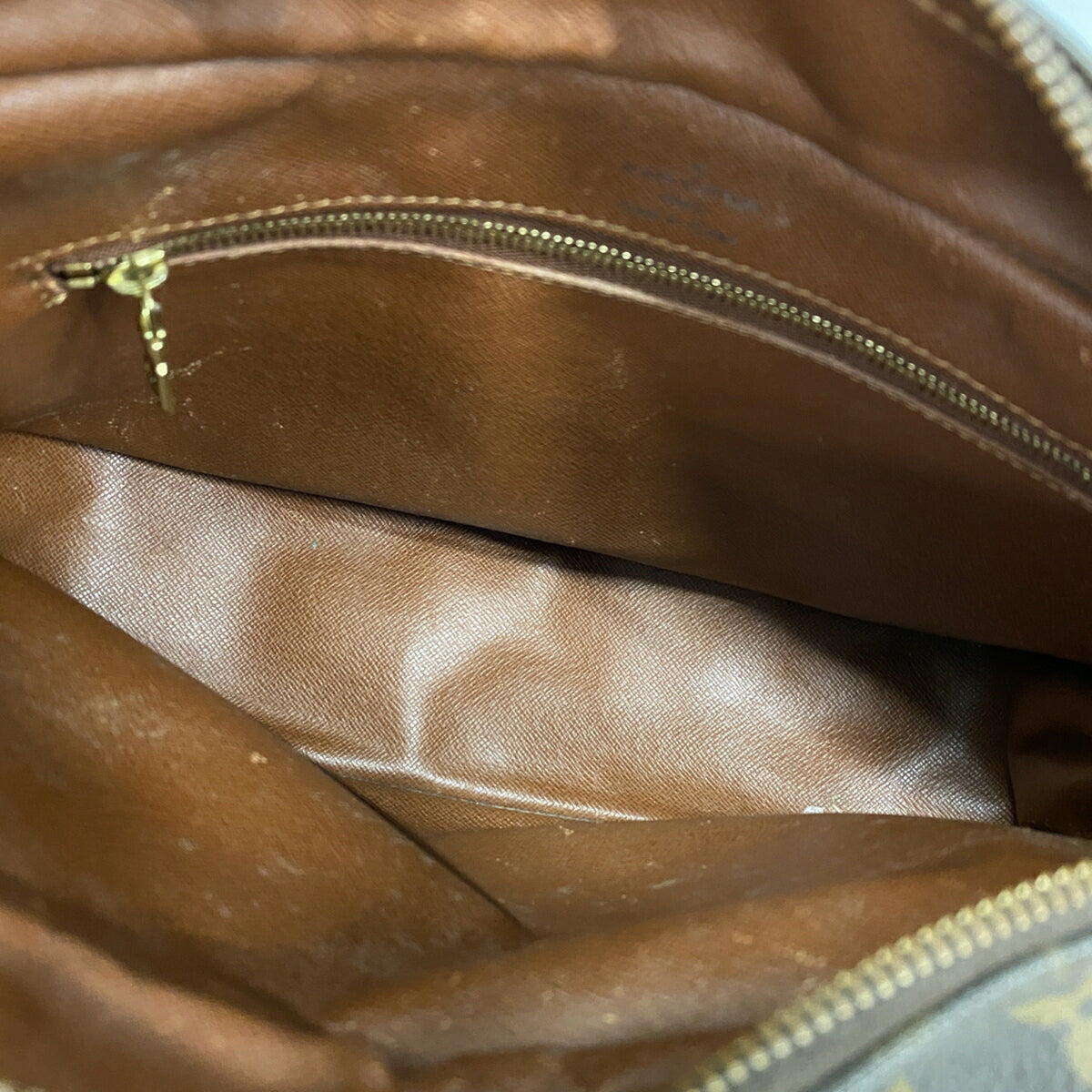 Louis Vuitton Brown Shoulder Bag (Pre-Owned)
