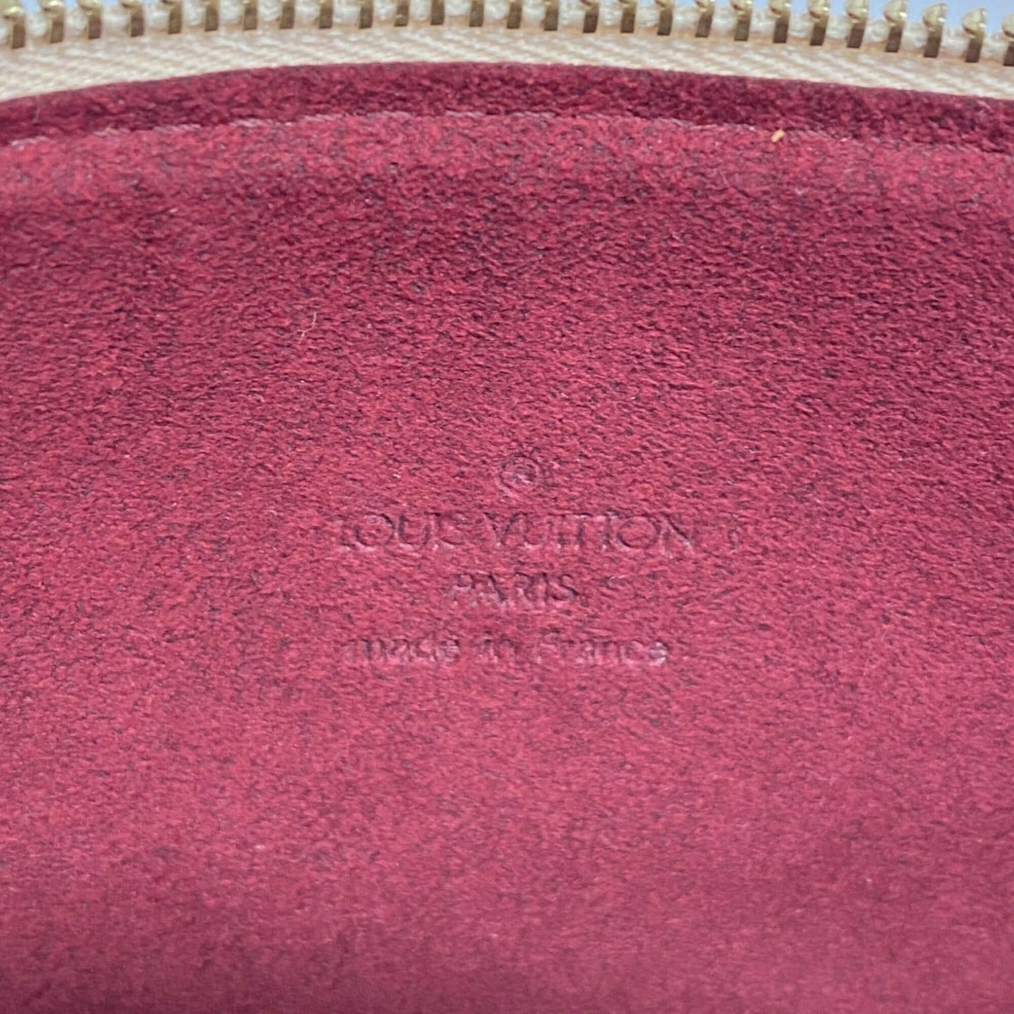 Louis Vuitton Blanc Pouch (Pre-Owned)