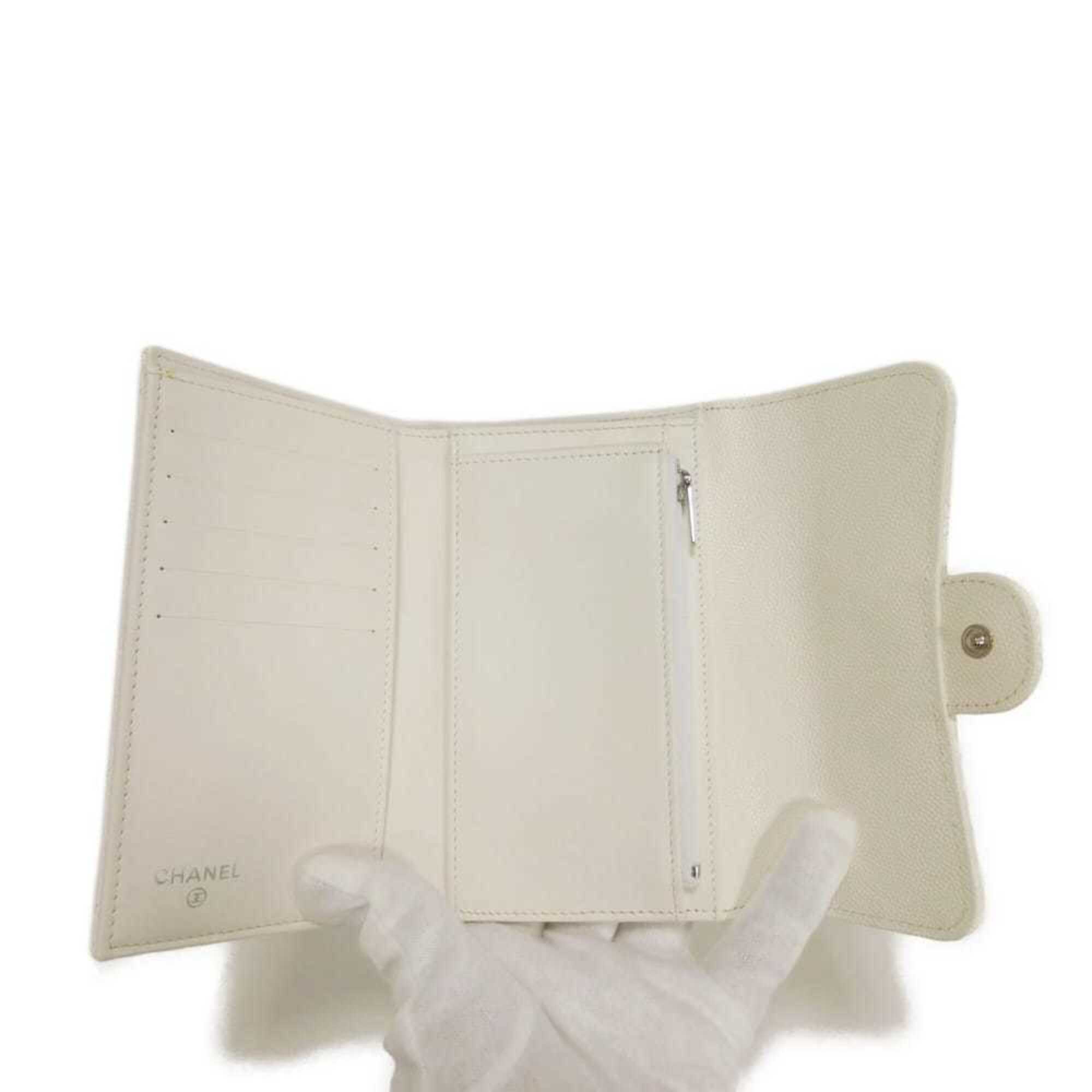 Chanel White Leather Wallet (Tri-Fold) (Pre-Owned)