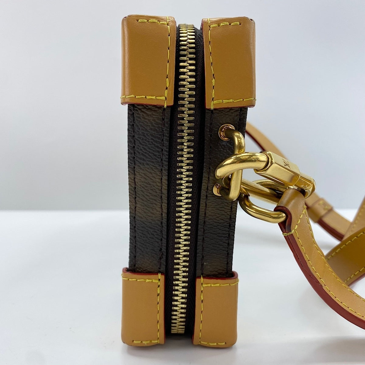 Louis Vuitton Brown Shoulder Bag (Pre-Owned)