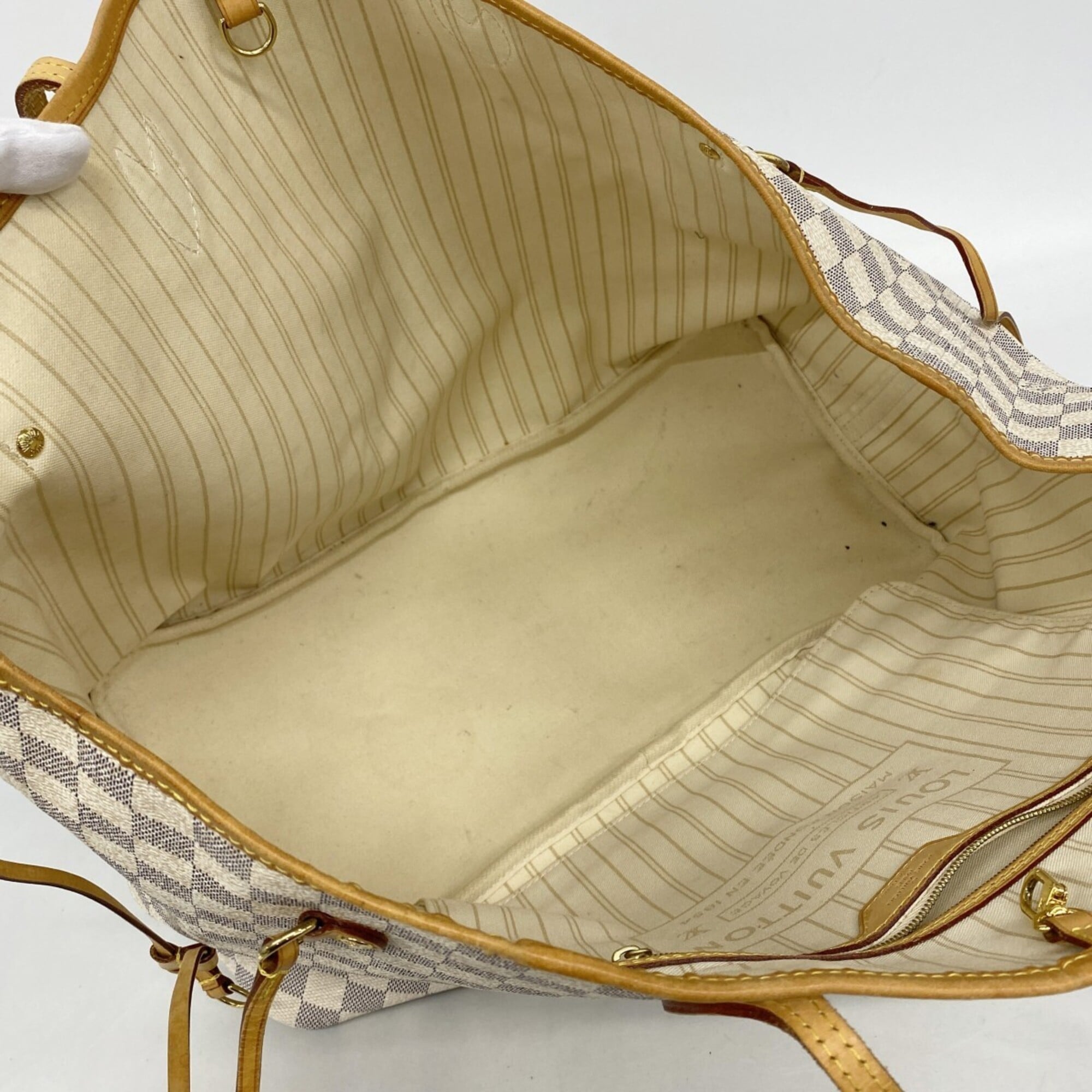 Louis Vuitton White Tote Bag (Pre-Owned)