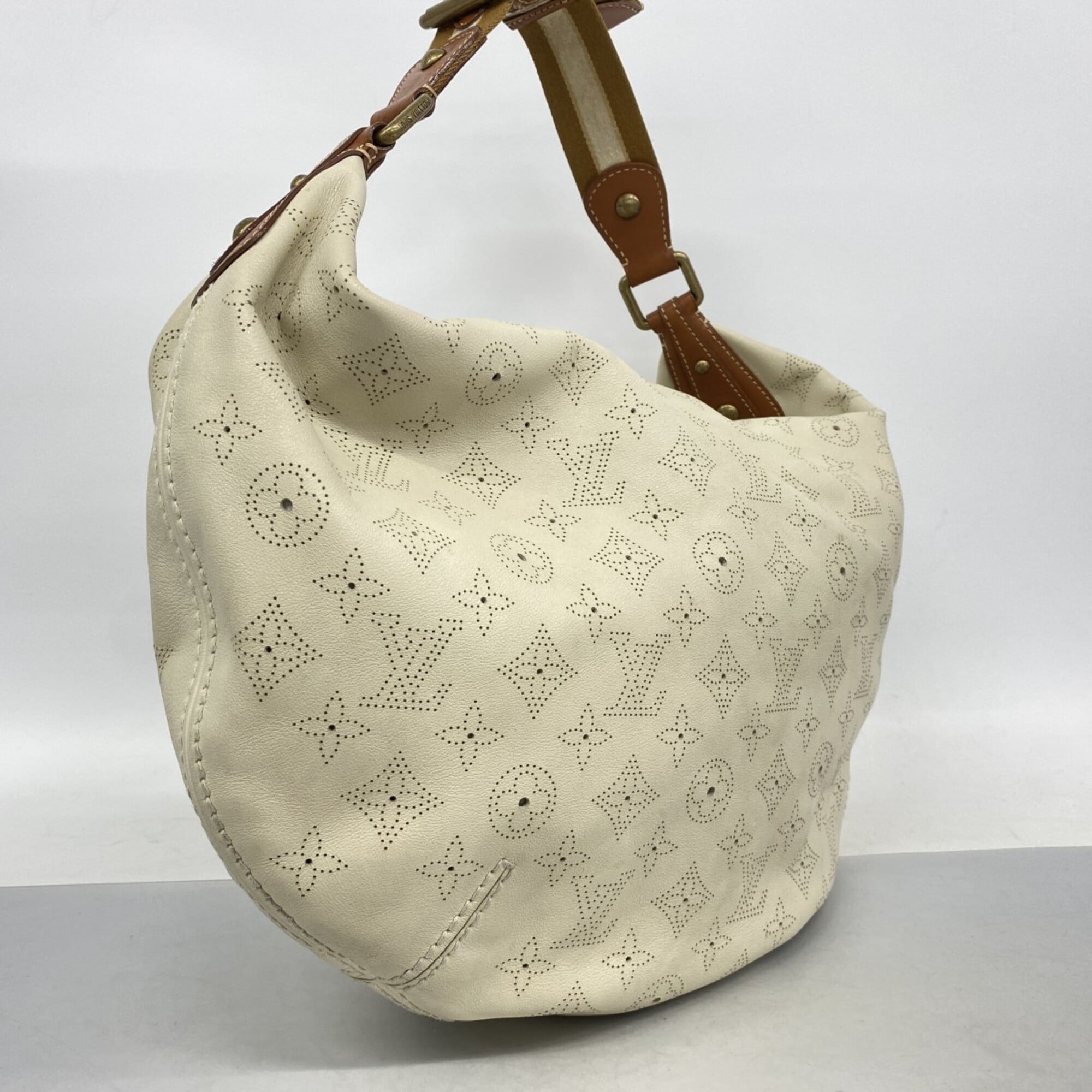 Louis Vuitton Blanc Shoulder Bag (Pre-Owned)