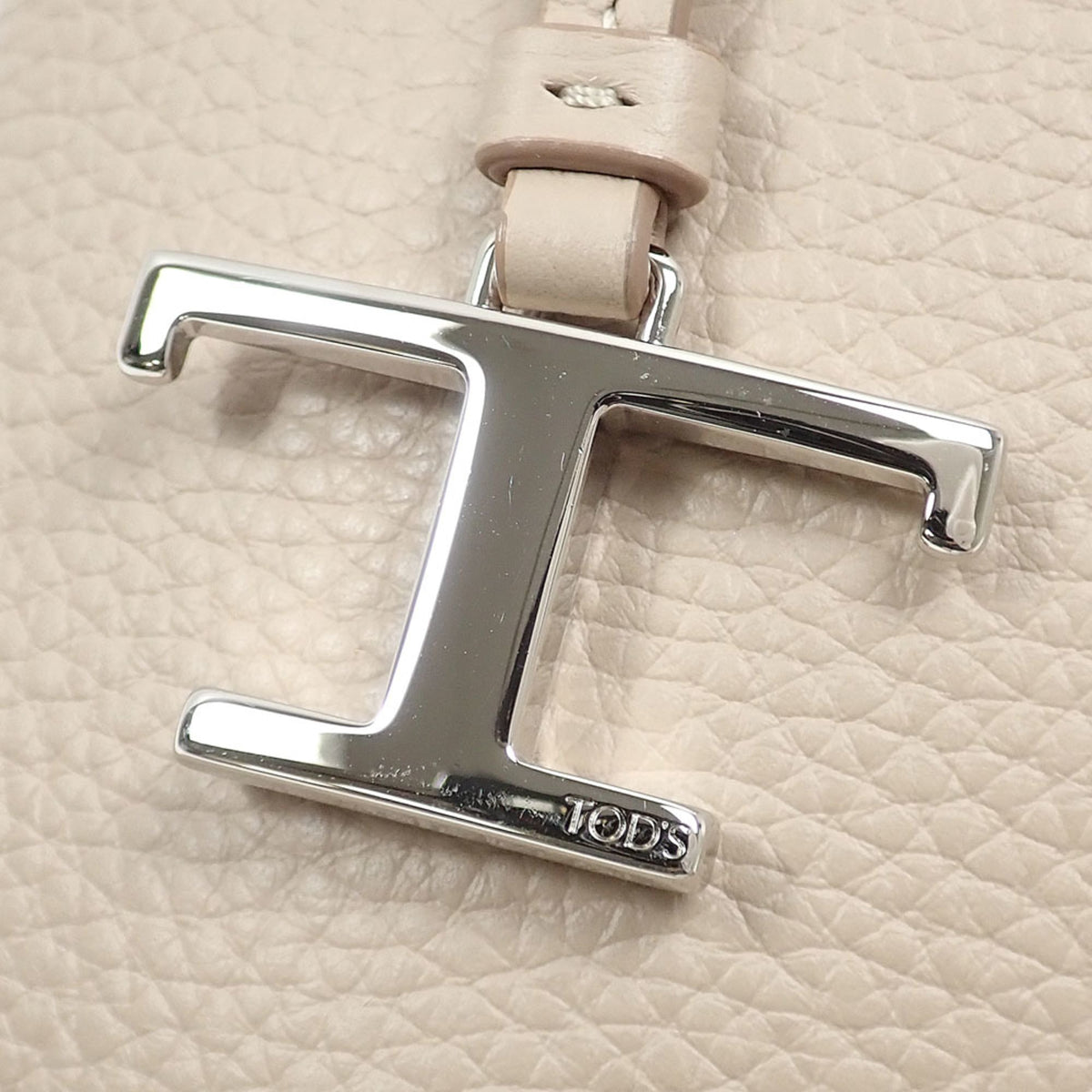 Tod's Beige Leather Shoulder Bag (Pre-Owned)