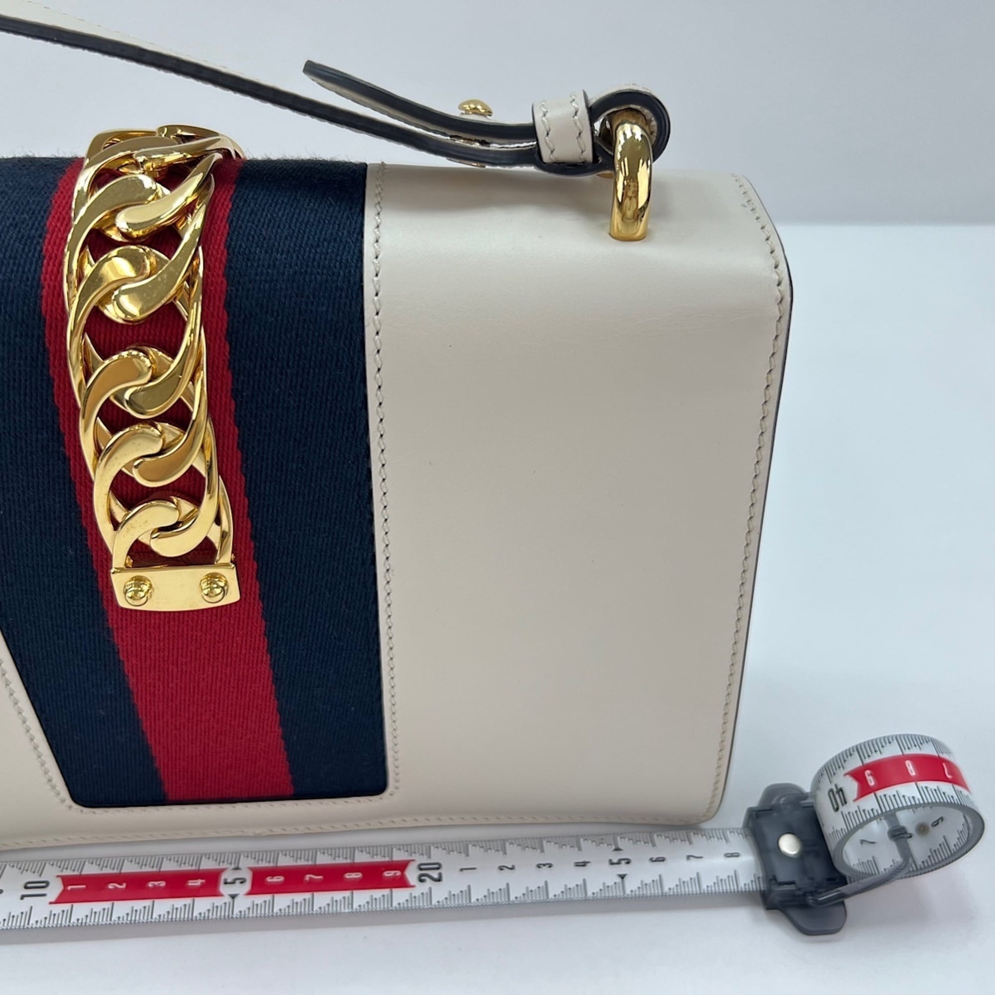 Gucci White Shoulder Bag (Pre-Owned)