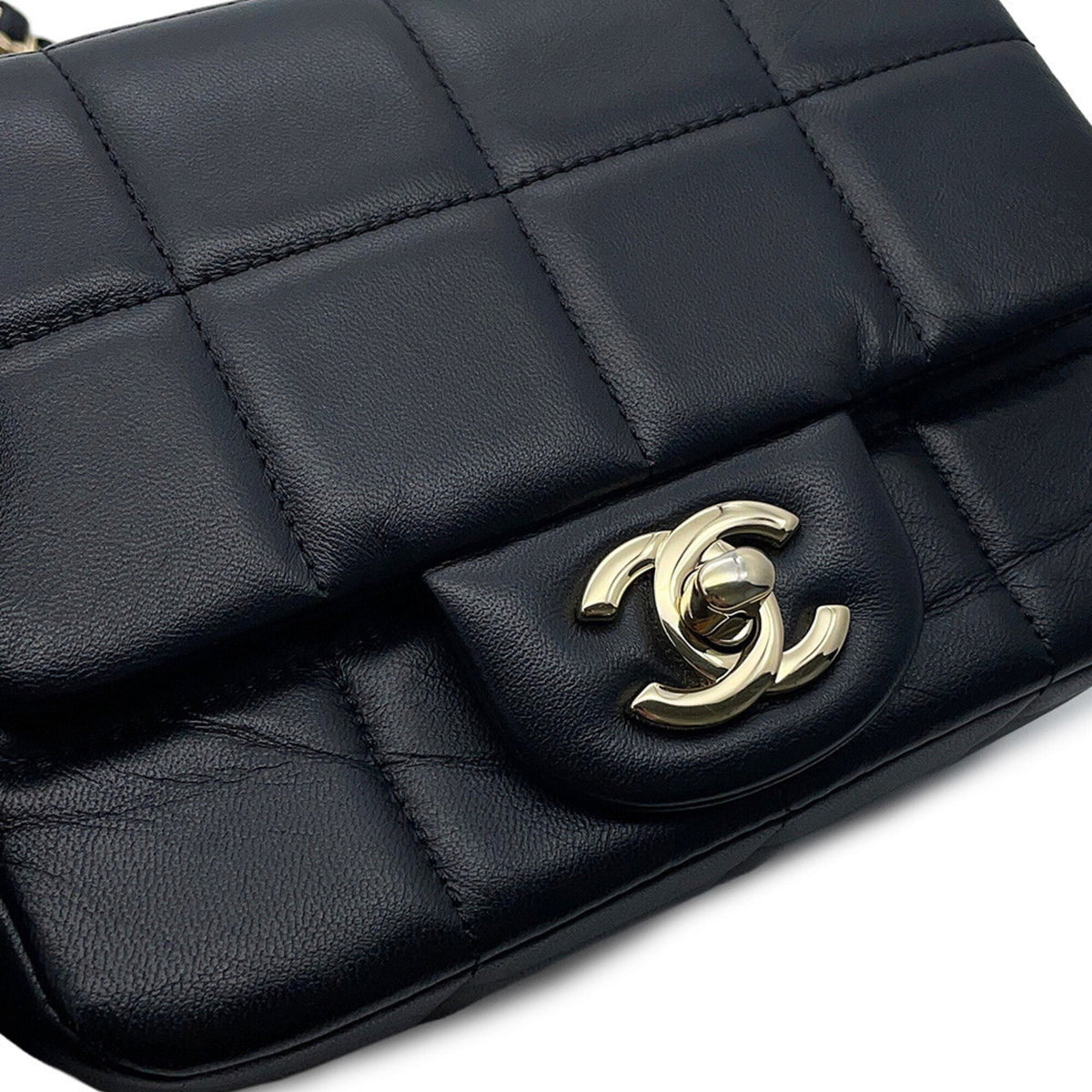 Chanel Chocolate Bar Black Leather Shoulder Bag (Pre-Owned)