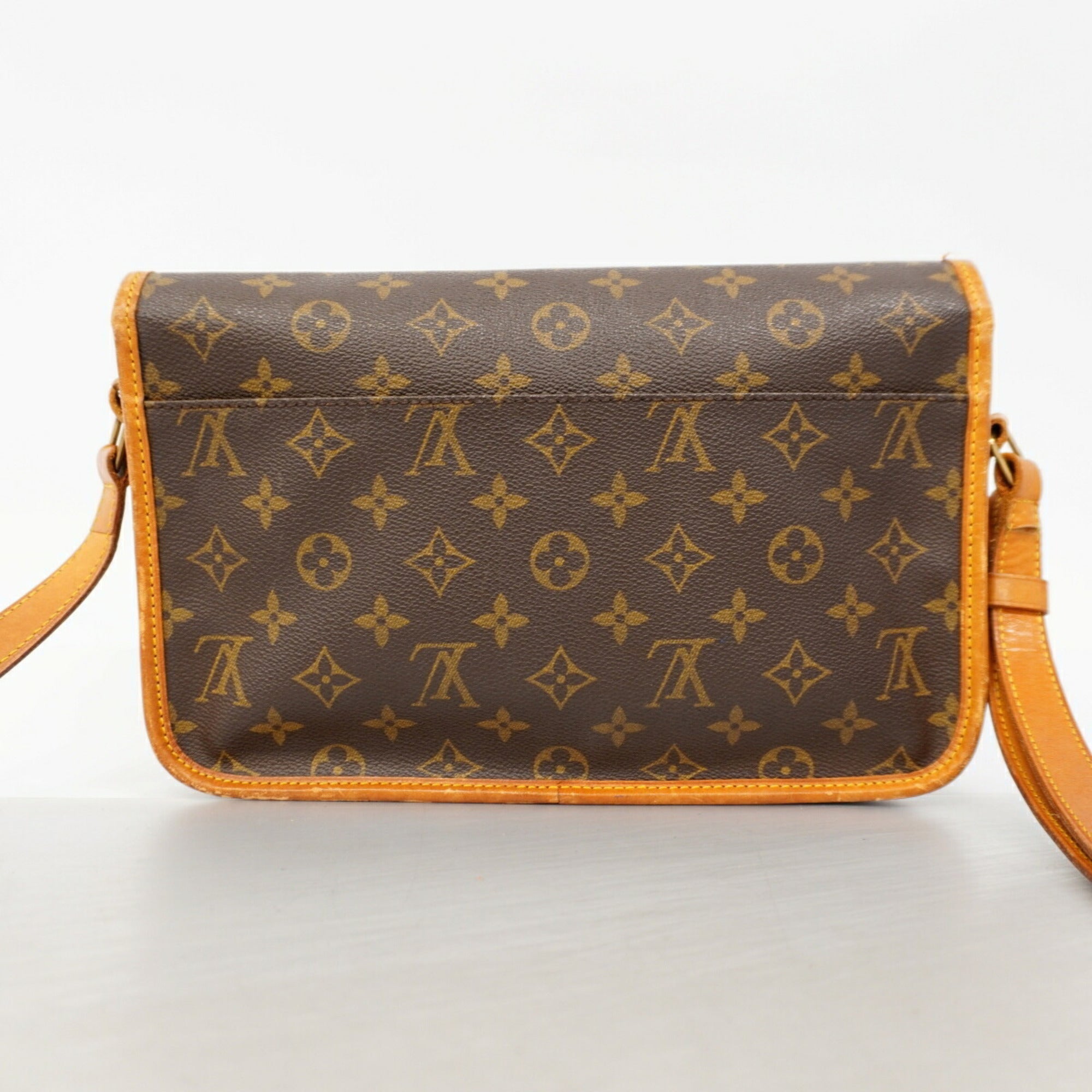 Louis Vuitton Brown Shoulder Bag (Pre-Owned)