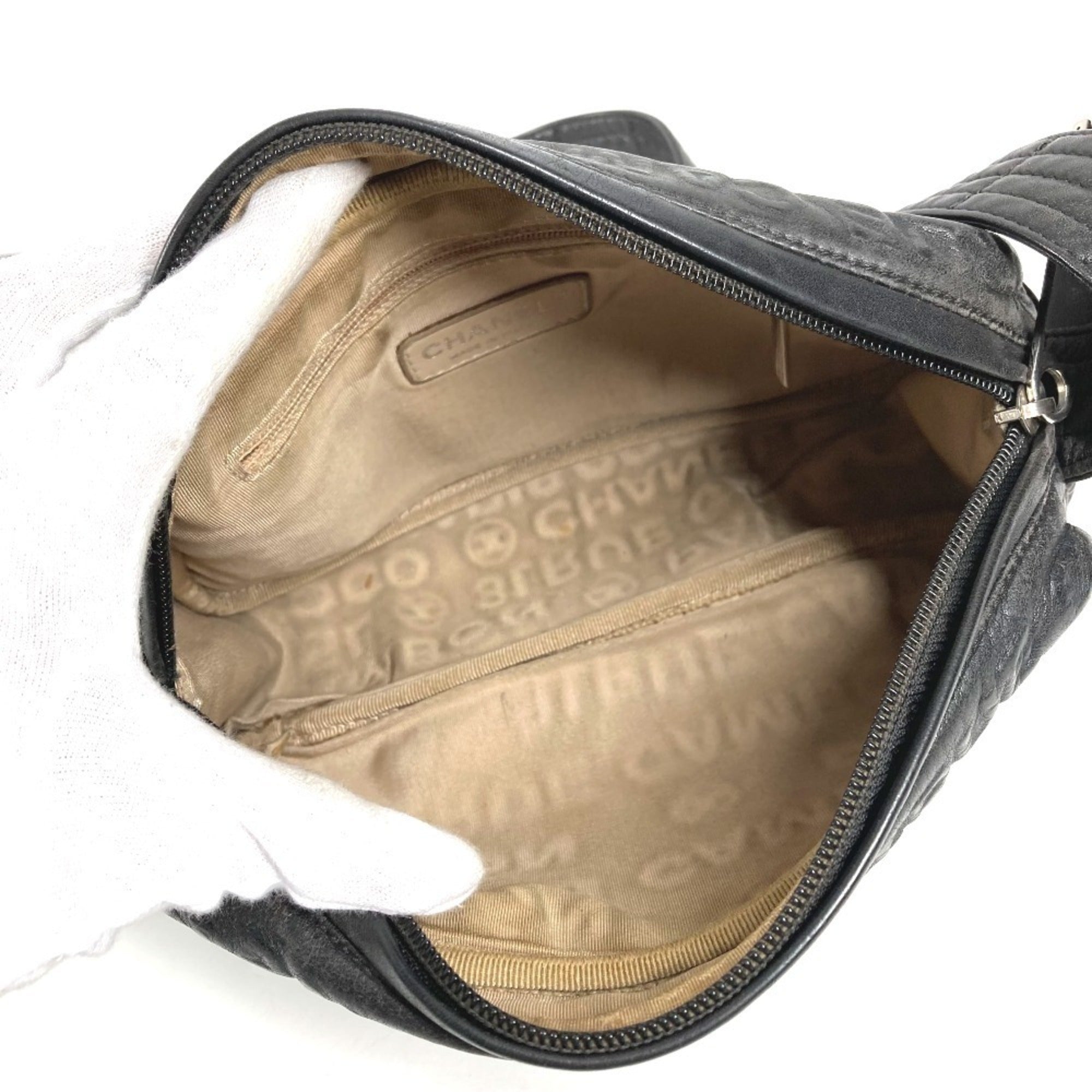 Chanel Black Leather Pochette Shoulder Bag (Pre-Owned)