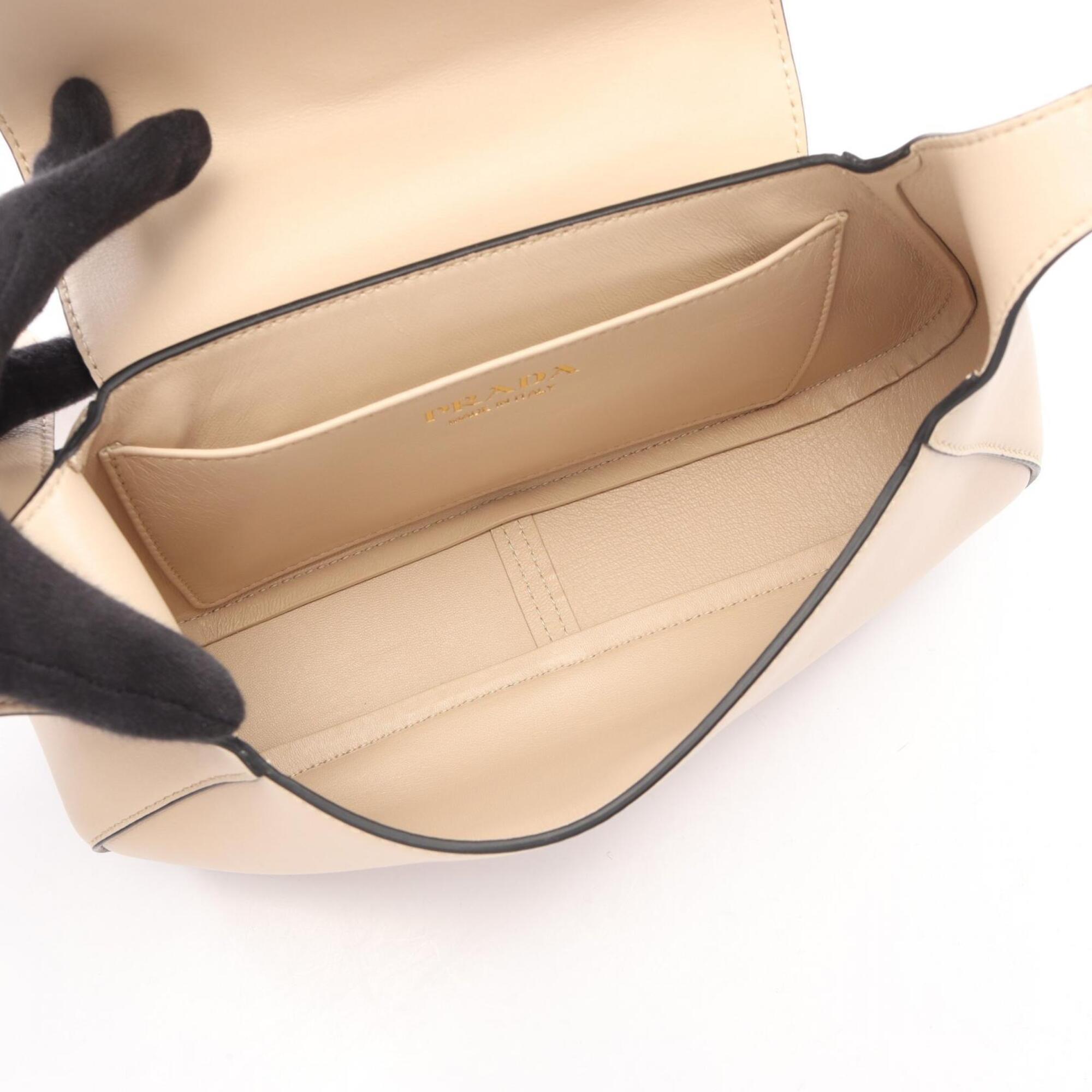 Prada Beige Leather Handbag Shoulder Bag (Pre-Owned)