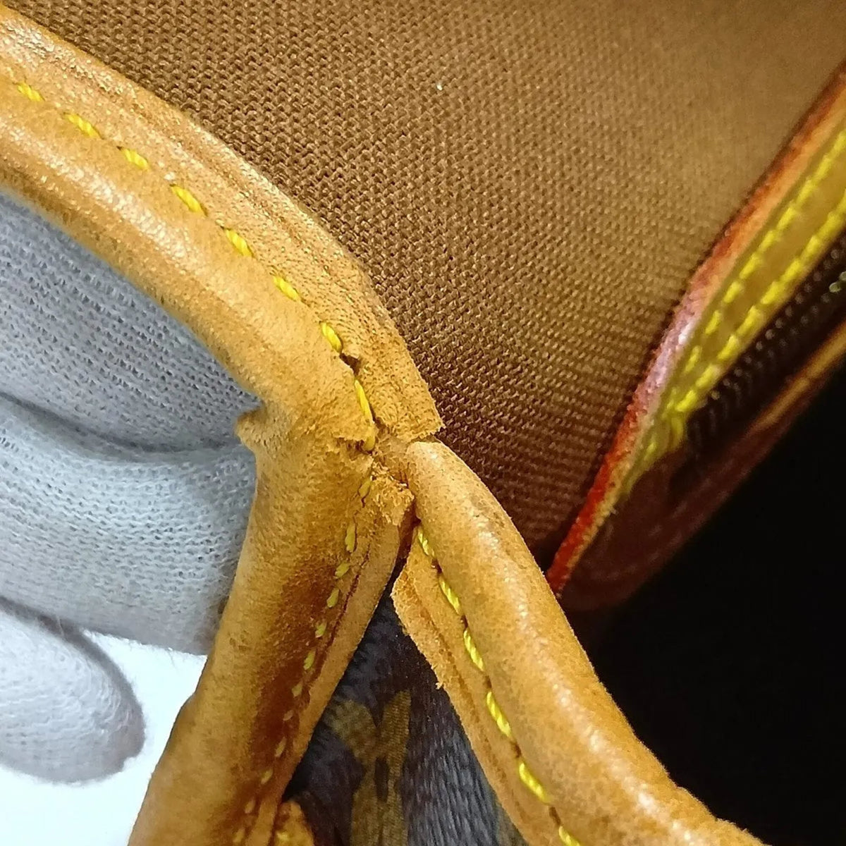 Louis Vuitton Brown Leather Coated Canvas Crossbody Bag Shoulder Bag (Pre-Owned)