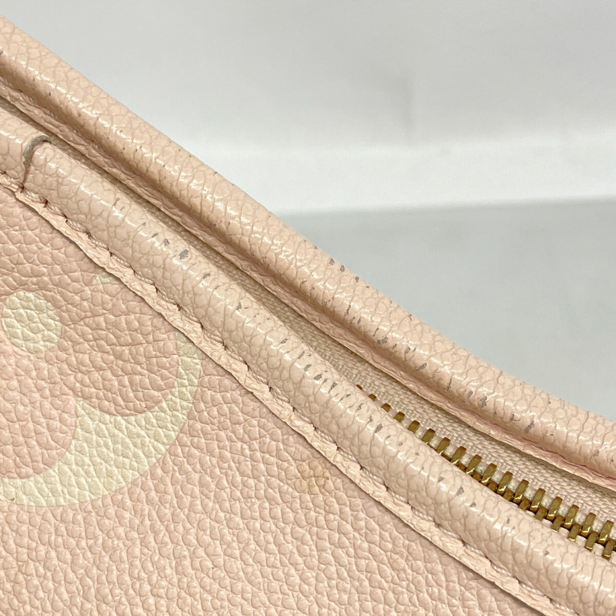 Louis Vuitton Pink White Shoulder Bag (Pre-Owned)