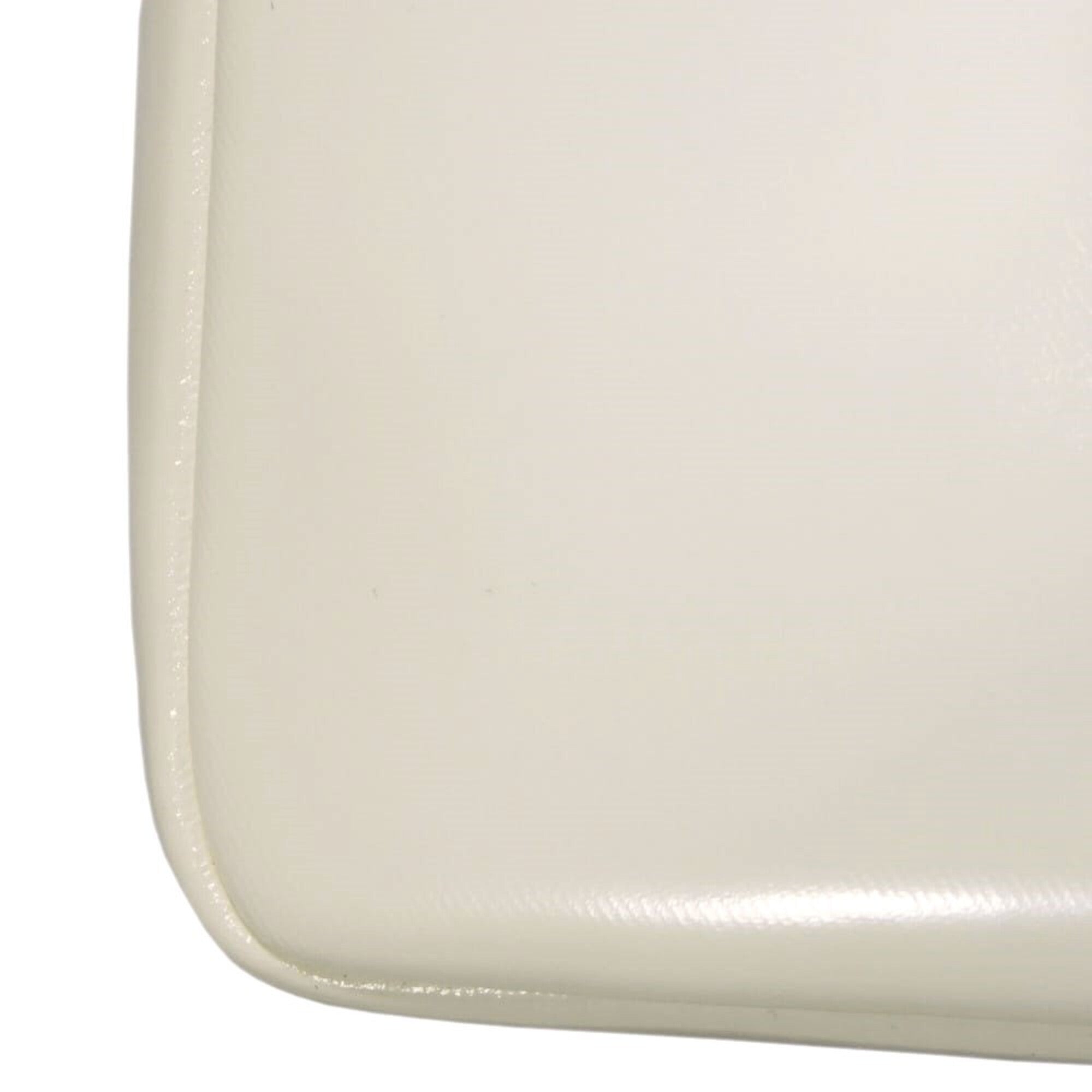 Burberry White Leather Shoulder Bag (Pre-Owned)