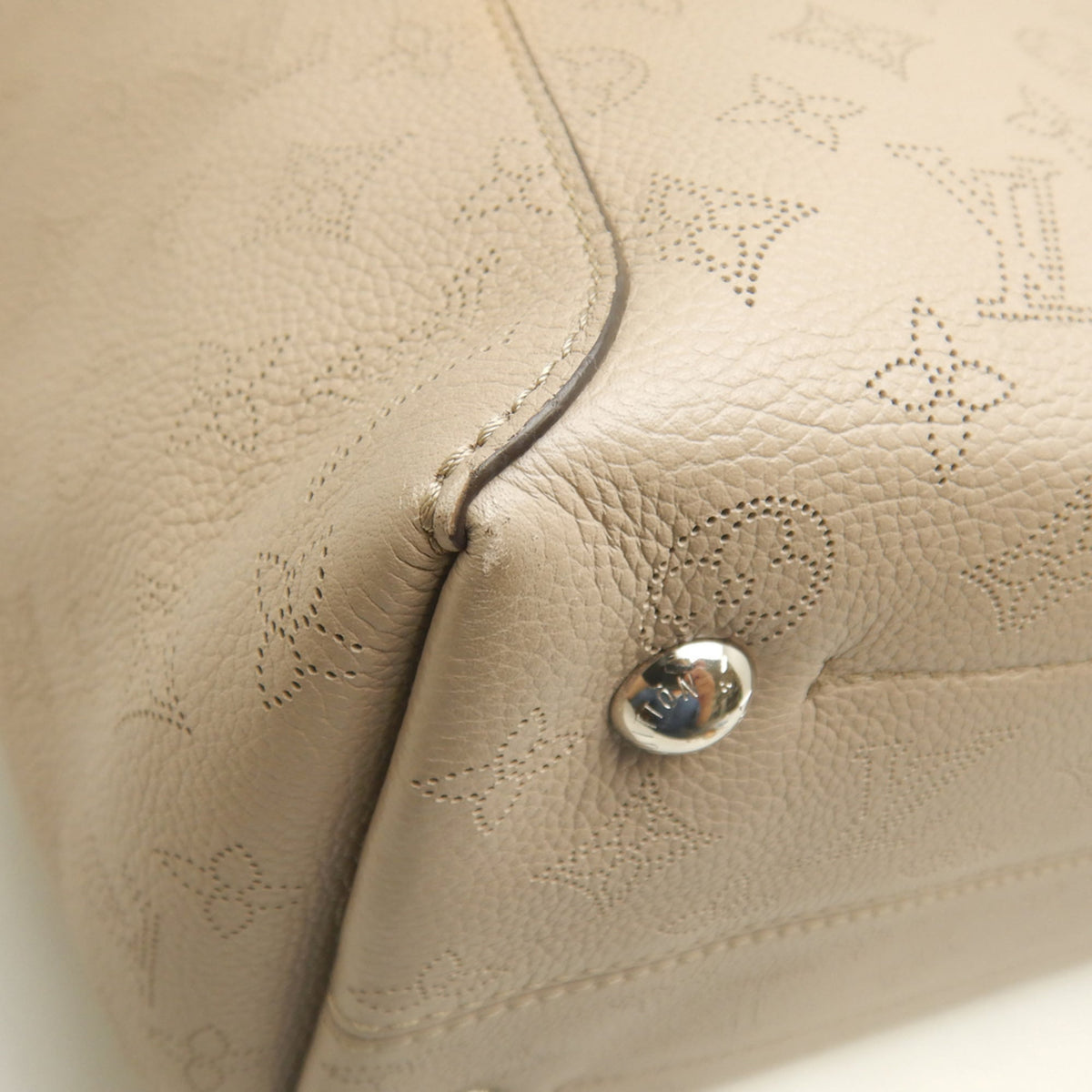Louis Vuitton Galle Mahina Leather Pouch Tote Bag (Pre-Owned)