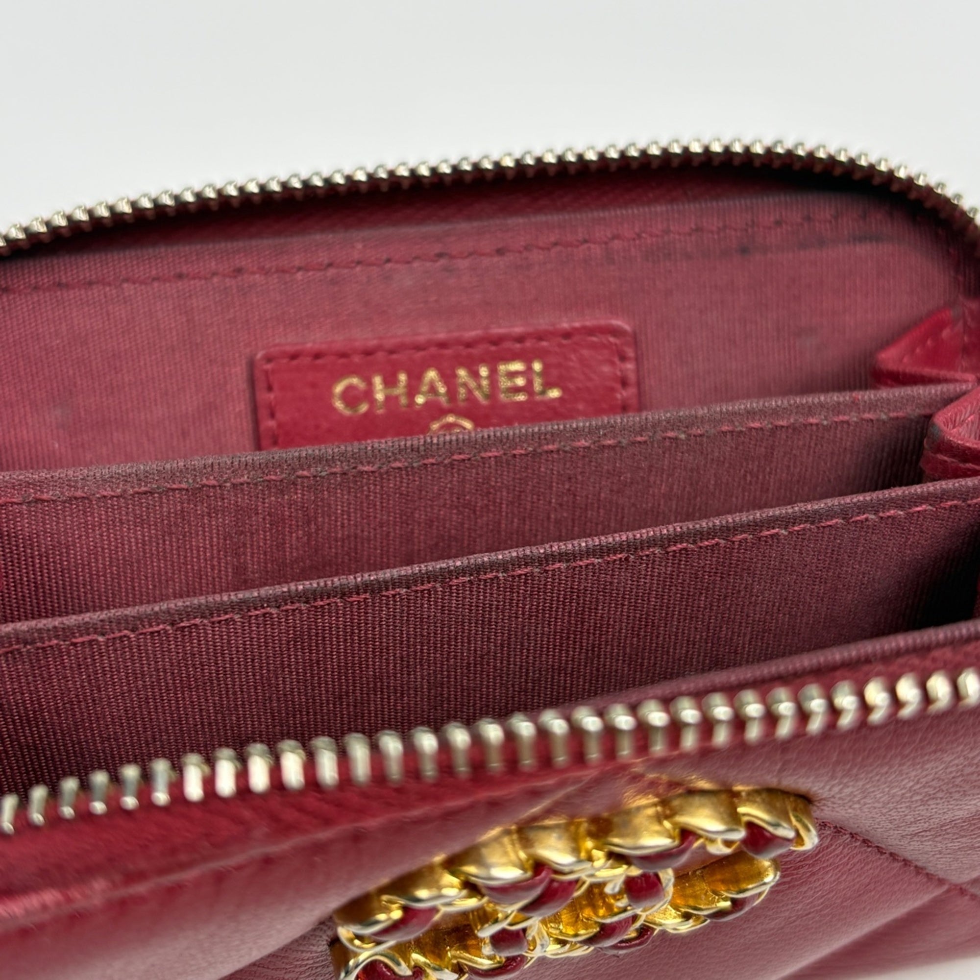 Chanel Red Color Leather Coin Purse/Coin Case (Pre-Owned)