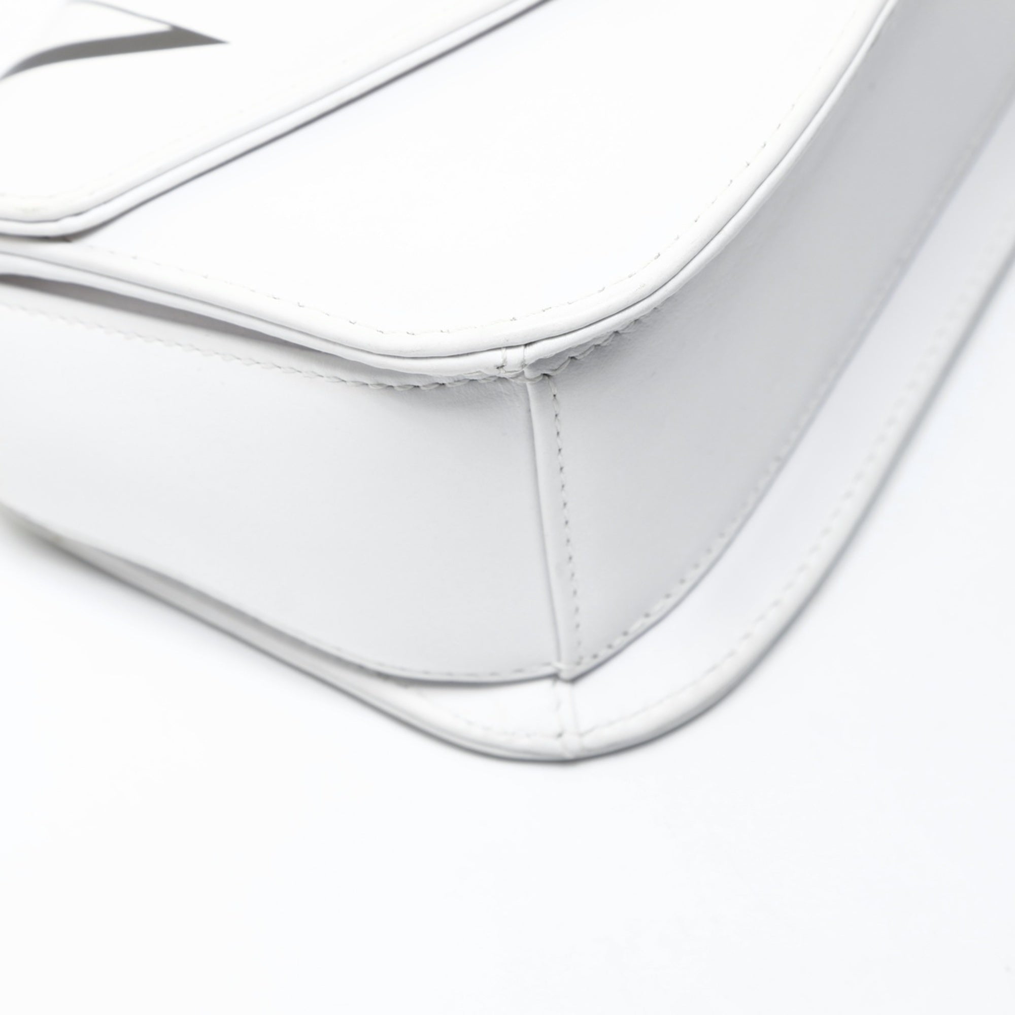 Valentino White Shoulder Bag (Pre-Owned)