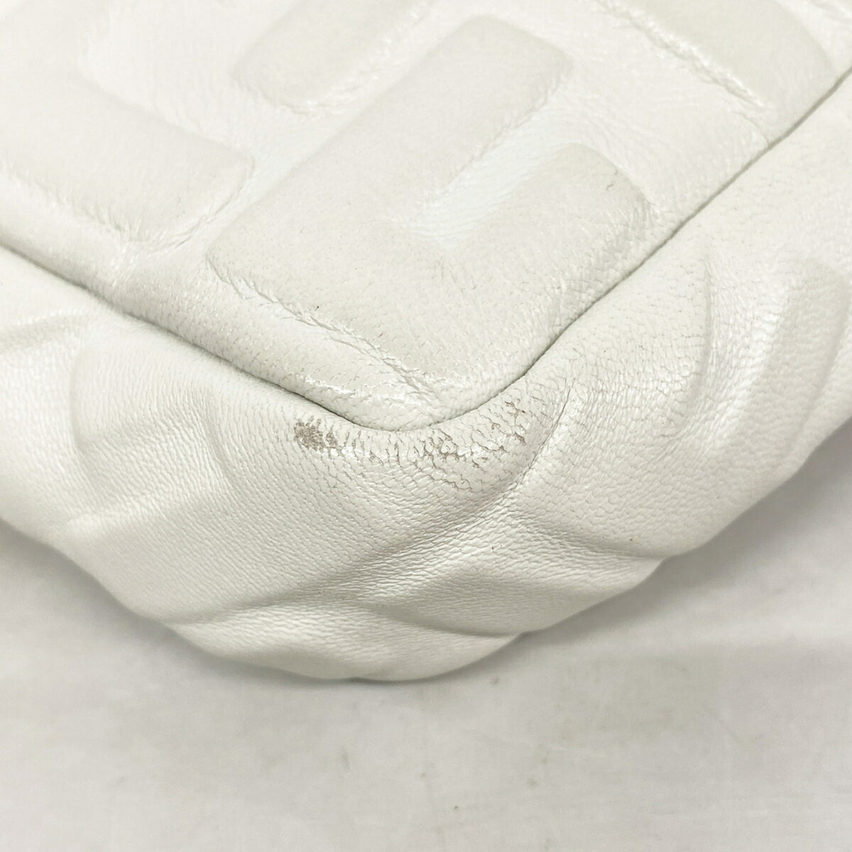 Fendi White Leather Shoulder Bag (Pre-Owned)