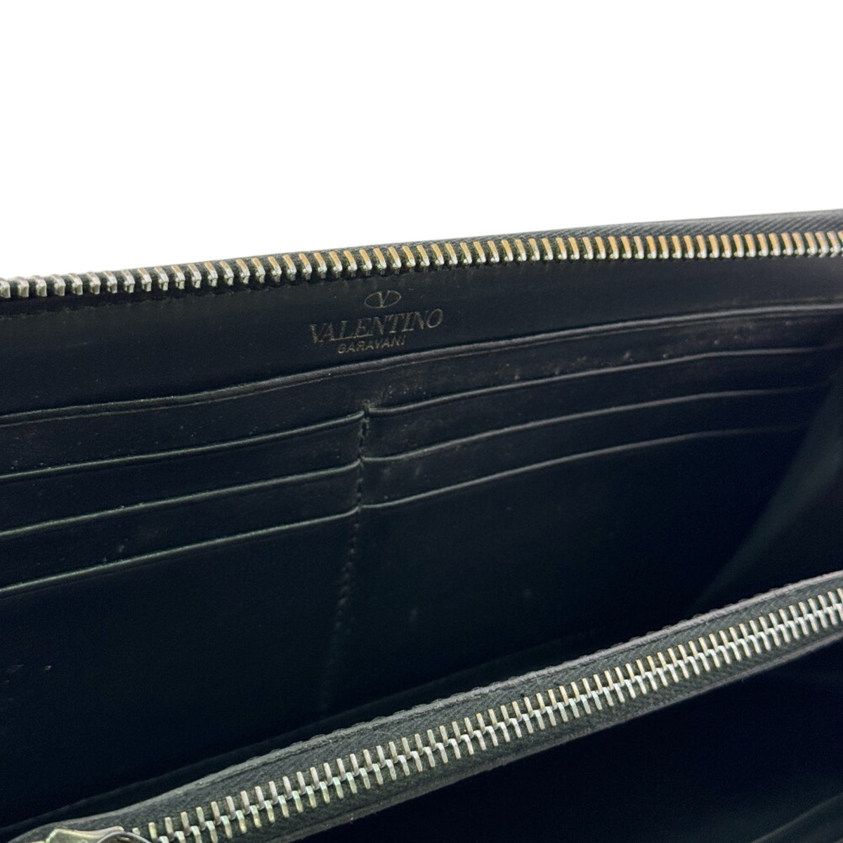 Valentino Garavani Black Leather Long Wallet (Bi-Fold) (Pre-Owned)