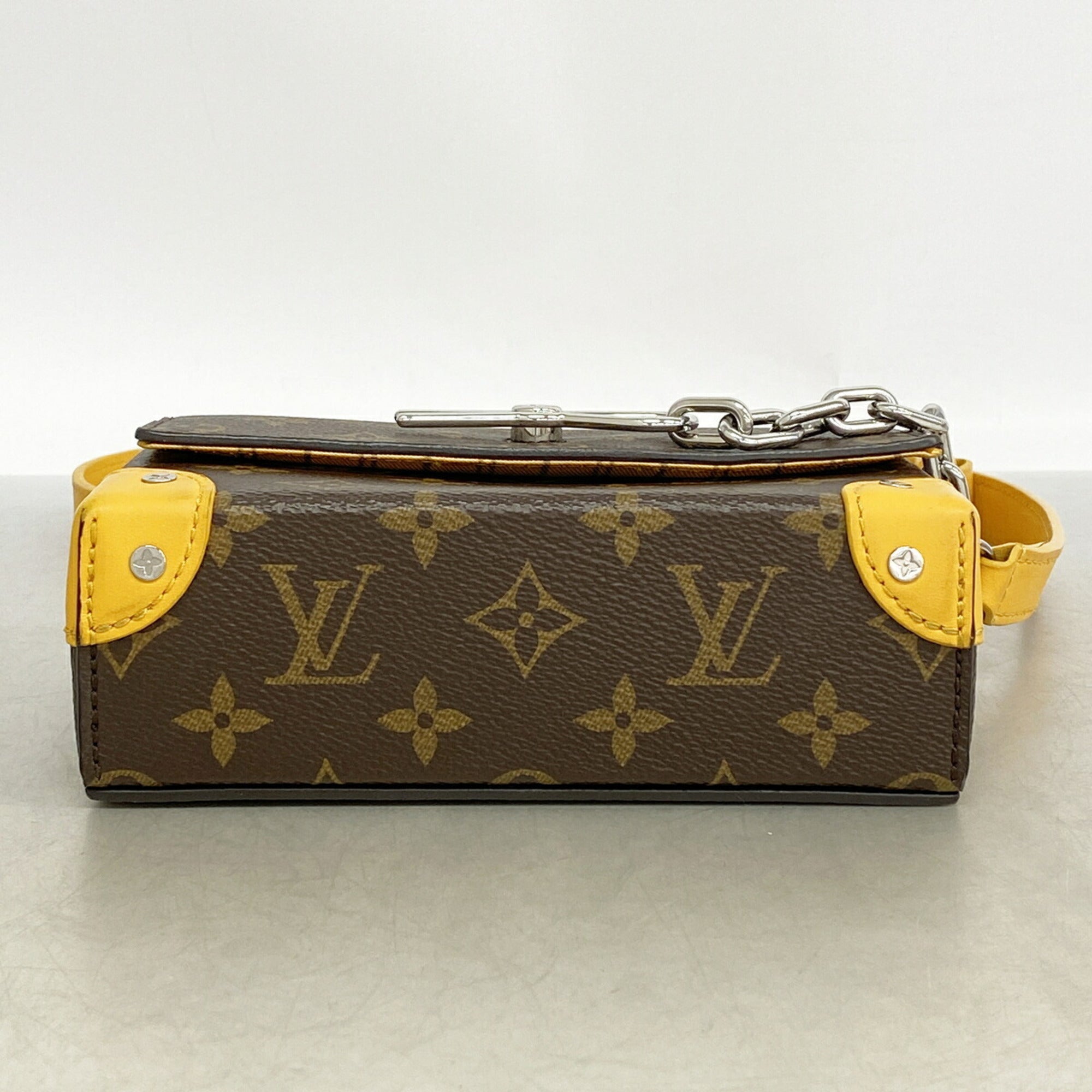 Louis Vuitton Brown Shoulder Bag (Pre-Owned)