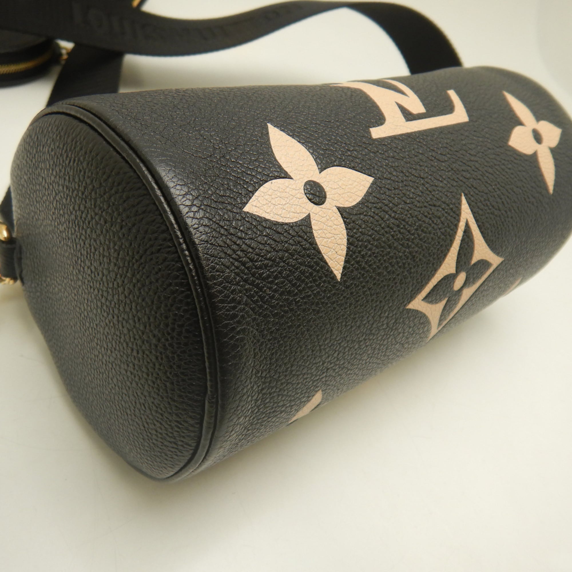 Louis Vuitton Noir Leather Handbag Pouch (Pre-Owned)