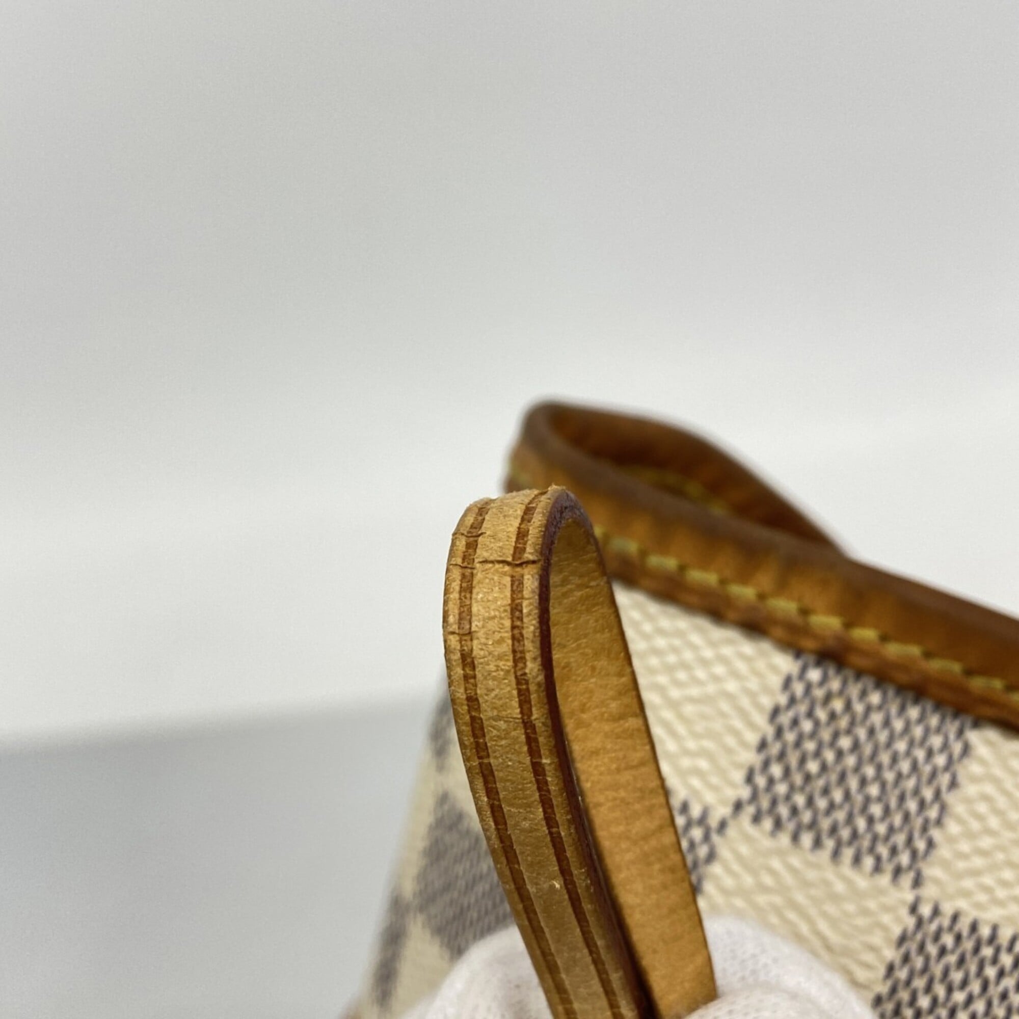 Louis Vuitton White Tote Bag (Pre-Owned)